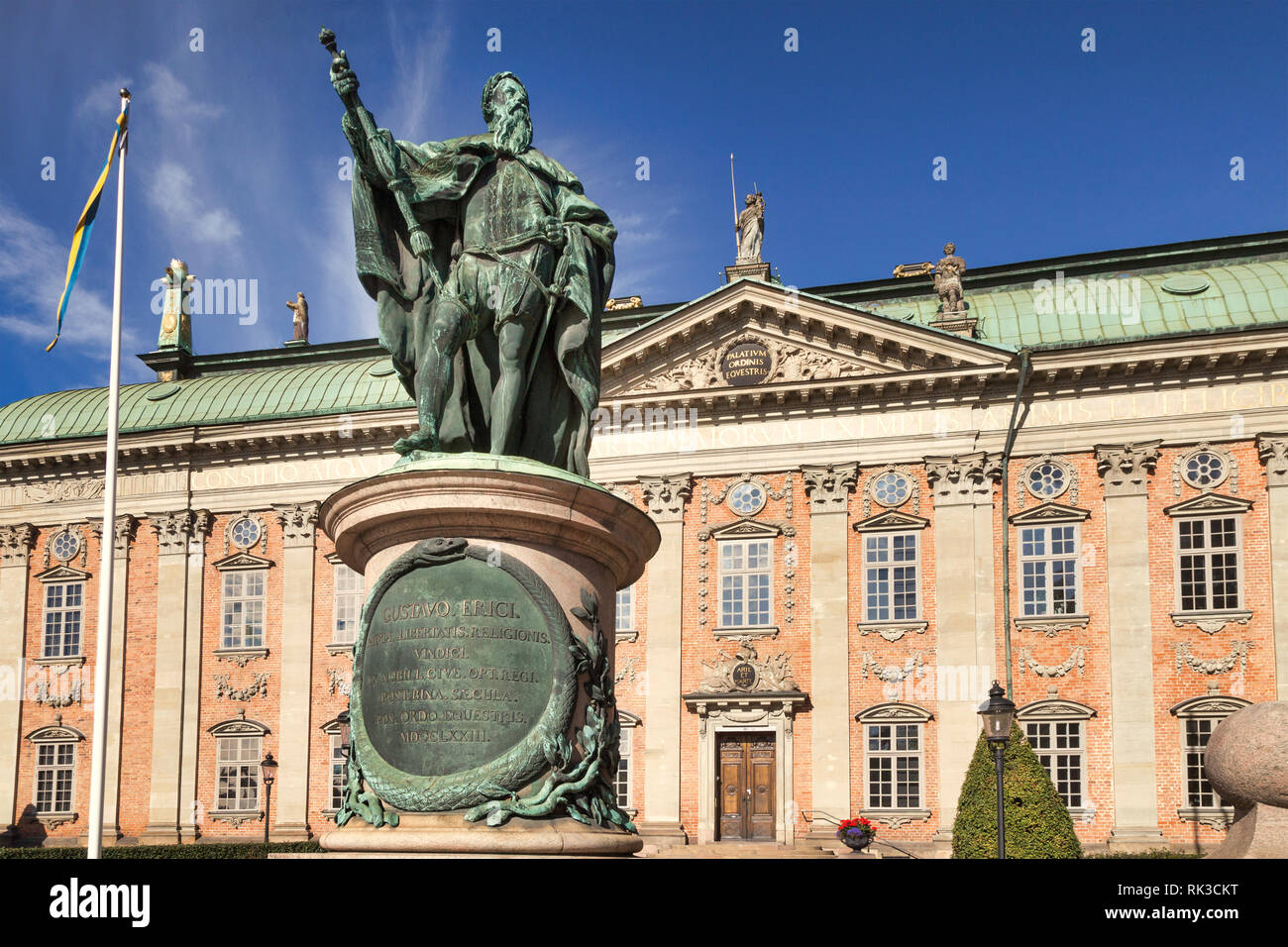16. September 2018: Stockholm, Schweden - Statue von Gustavo Erici, vor dem Riddarhuset, oder Palast des Adels, in Stockholm, Schweden, auf einem Sun Stockfoto