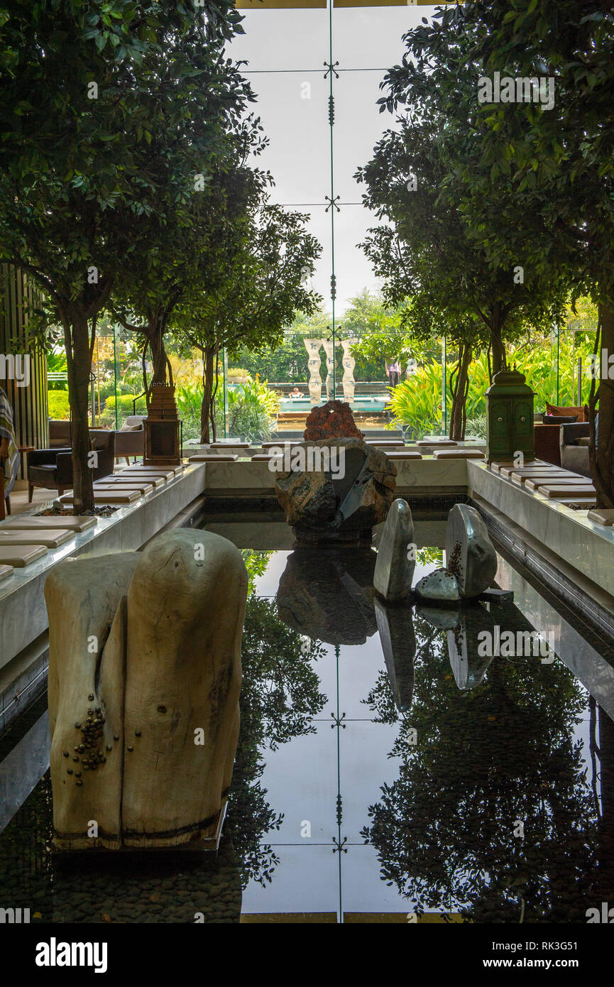 Wasserspiel in der Regency Hyatt Hotel in Chennai, Indien Stockfoto