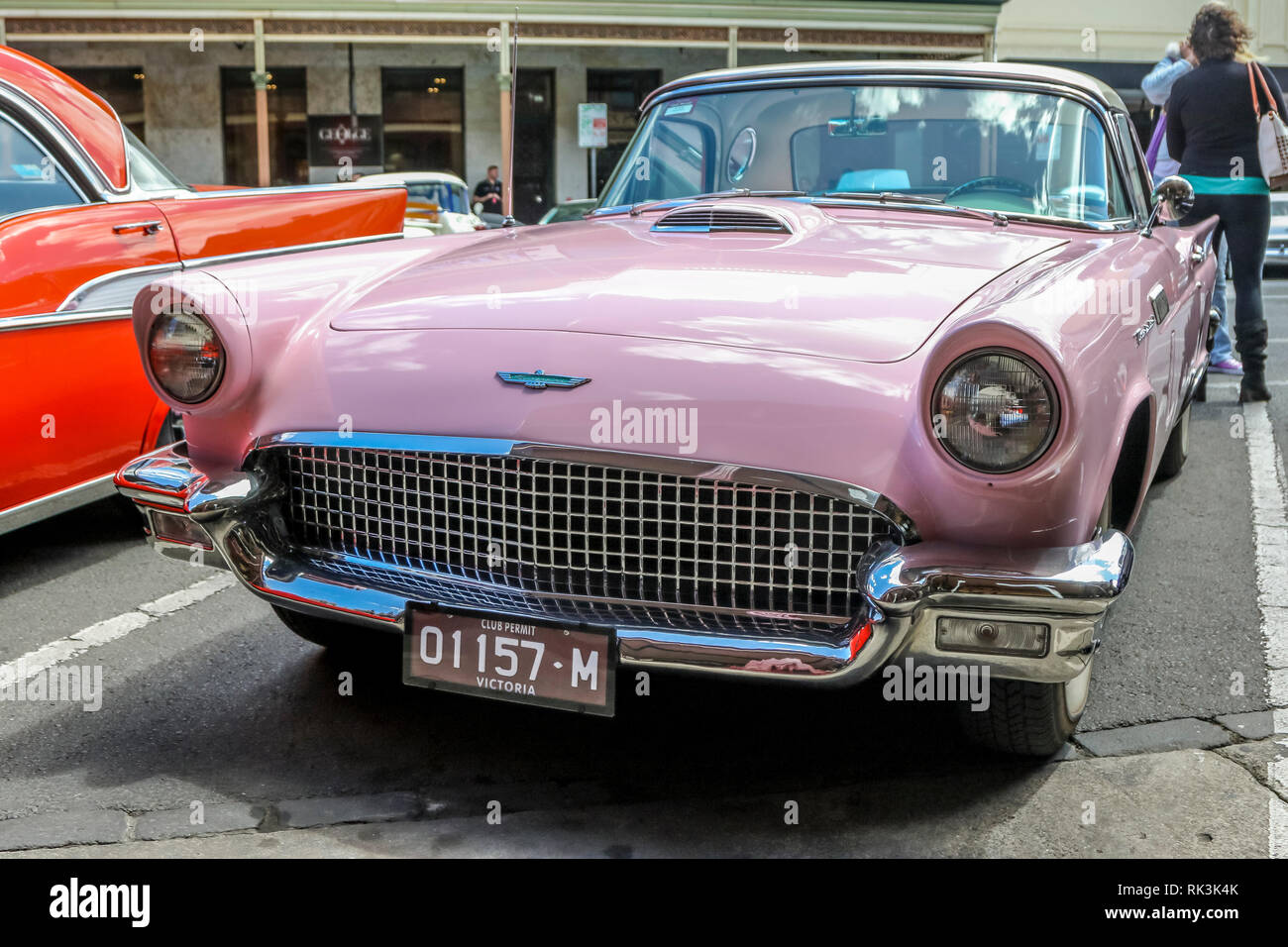 Ballarat, Victoria, Australien. 9. Feb 2019. Ballarat Beat Rockabilly Festival - 09. Februar 2019 - Ballarat - Victoria - Australien. Die 2019 Hot Rod und Classic Car Show. präsentiert einige der alten Fahrzeuge während der Rockabilly ära verwendet. Credit: Brett Keating/Alamy leben Nachrichten Stockfoto