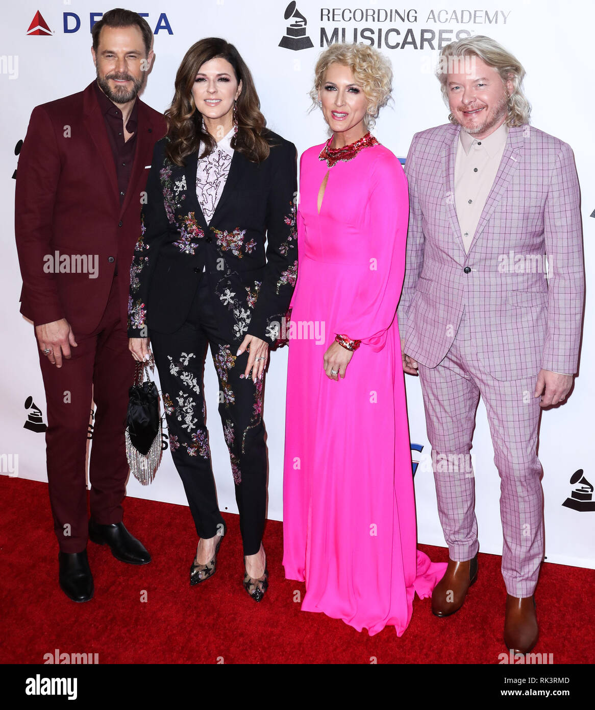 Los Angeles, USA. 08 Feb, 2019. LOS ANGELES, Ca, USA - Februar 08: Philip Süß, Kimberly Schlapman, Karen Fairchild und Jimi Westbrook von Little Big Town kommen an der2019 MusiCares Person des Jahres ehrt Dolly Parton im Los Angeles Convention Center am 8. Februar 2019 in Los Angeles, Kalifornien, Vereinigte Staaten. (Foto von Xavier Collin/Image Press Agency) Quelle: Bild Presse Agentur/Alamy leben Nachrichten Stockfoto