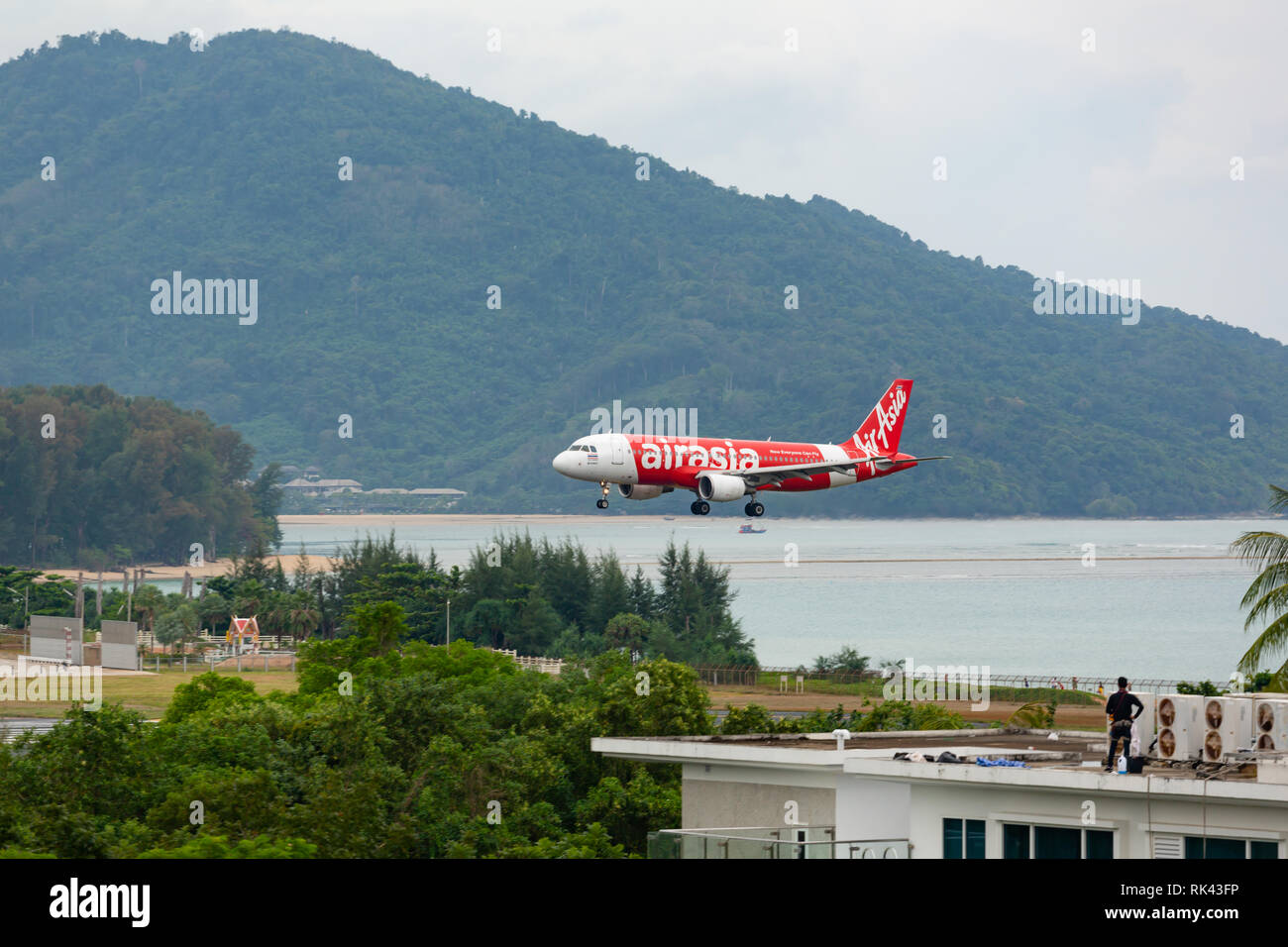 Airbus AirAsia ist für die Landung reduziert Stockfoto