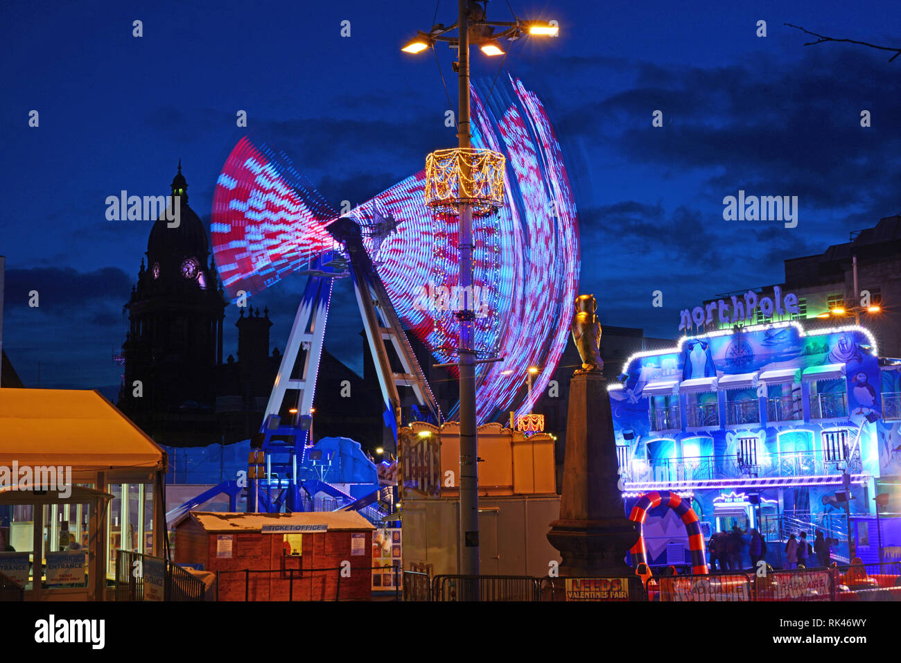 Saint valentines Kirmes von Leeds Rathaus in der Dämmerung yorkshire United Kingdom Stockfoto