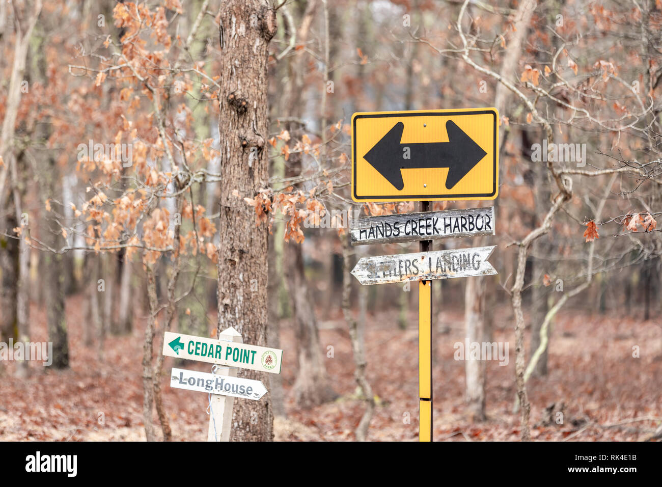 Verschiedene Zeichen deuten auf verschiedene Standorte in East Hampton, New York Stockfoto