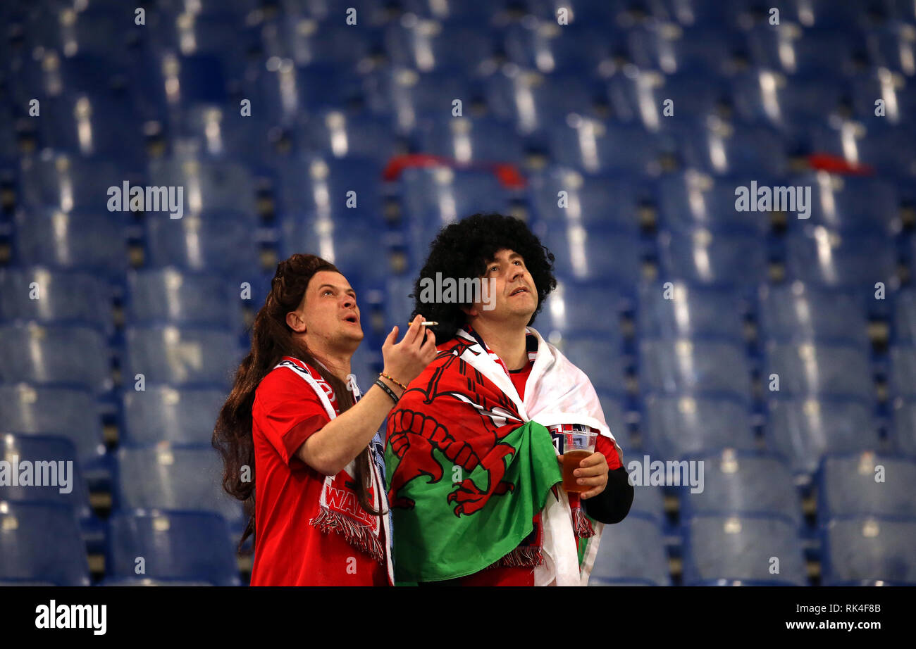 Wales Fans auf den Tribünen während der Guinness sechs Nationen Match im Stadio Olimpico, Rom. Stockfoto