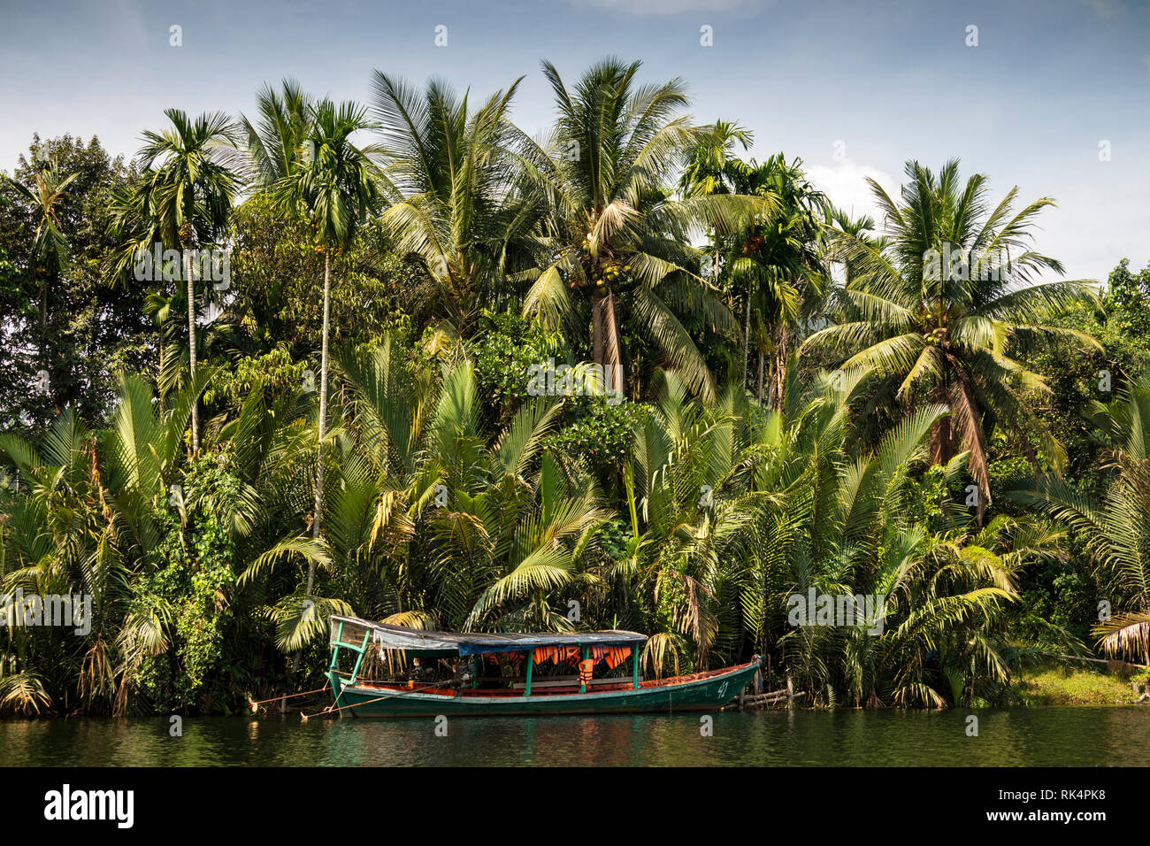 Kambodscha, Koh Kong Provinz, Tatai, Boot vertäut auf Tatai Fluss Stockfoto