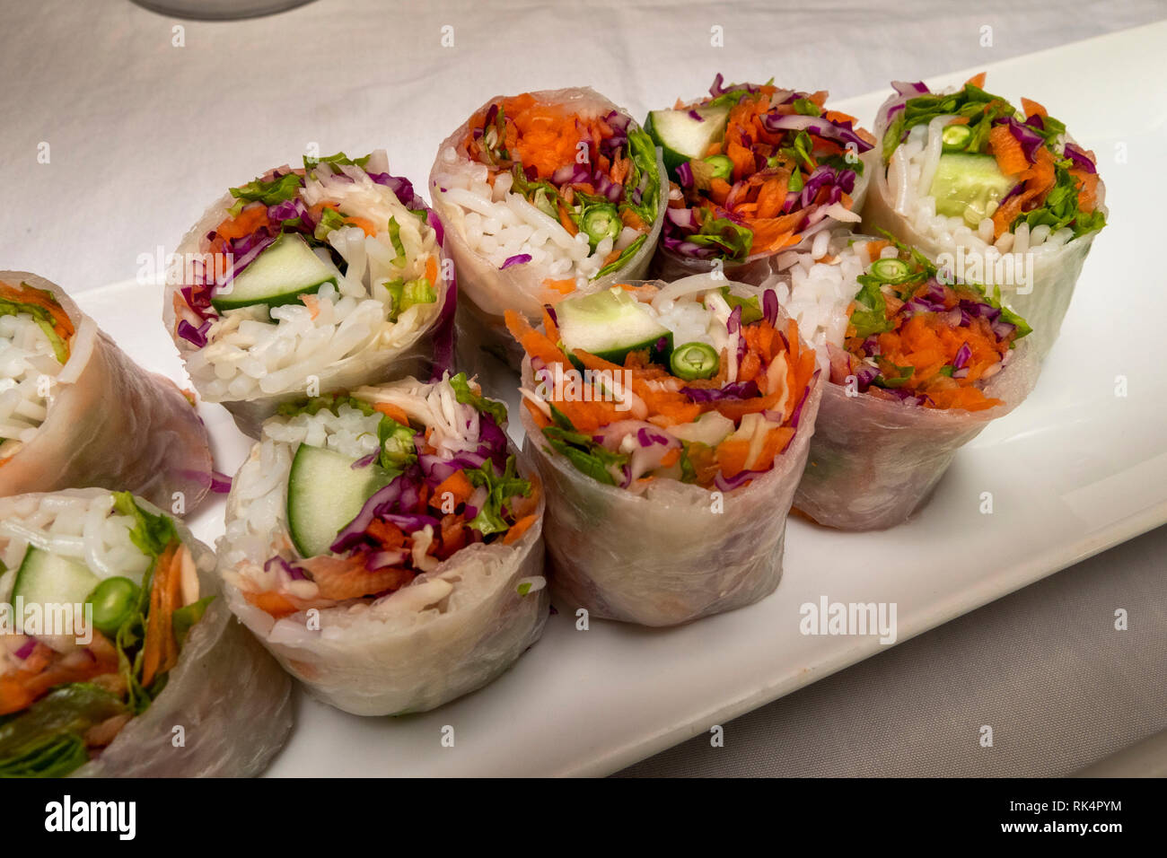 Kambodscha, Koh Kong Provinz, Tatai, Rainbow Lodge Resort, Restaurant, frisches Gemüse Frühlingsrollen Stockfoto