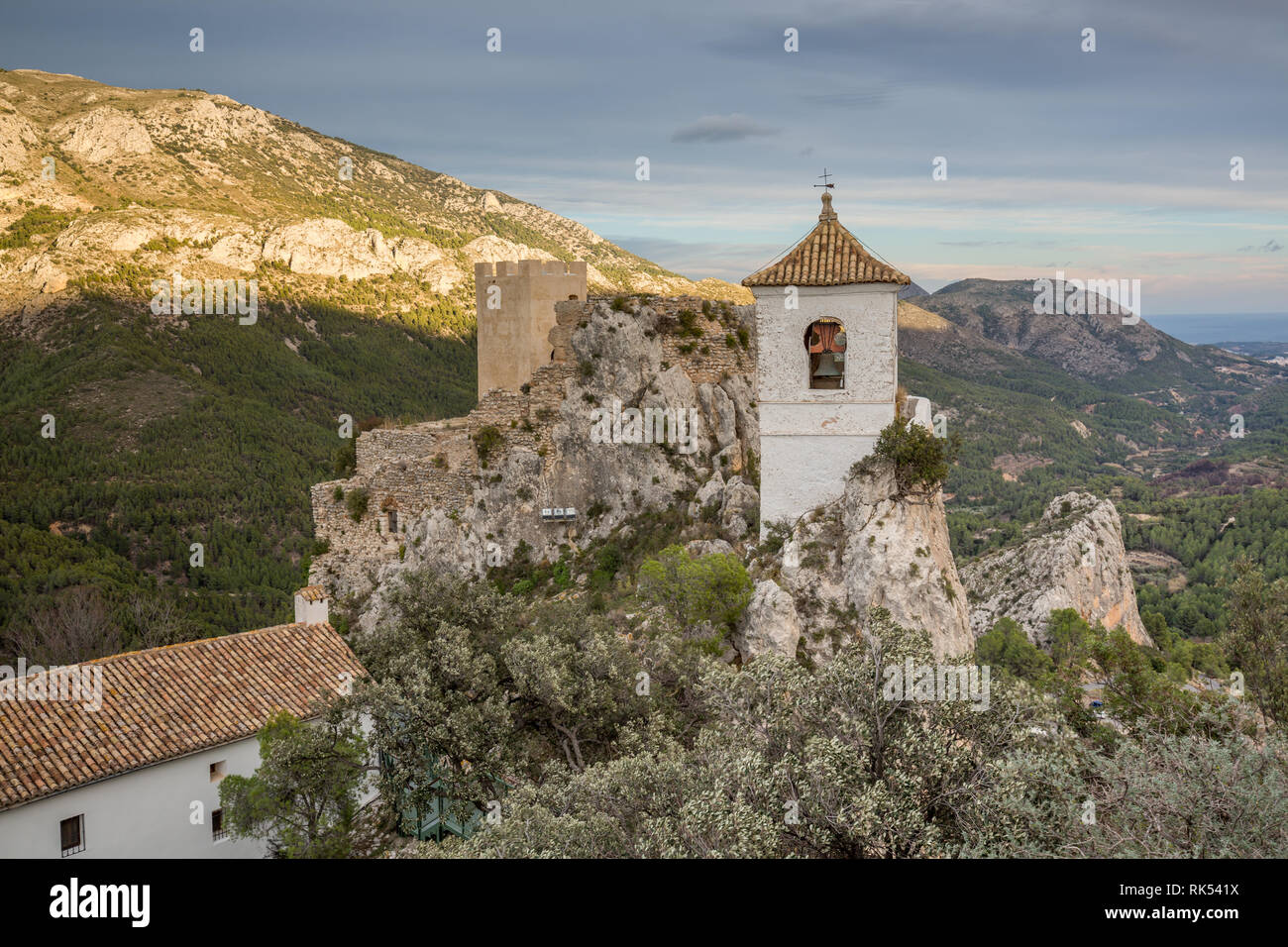 Blick auf die Burg von Guadalest in Spanien Stockfoto