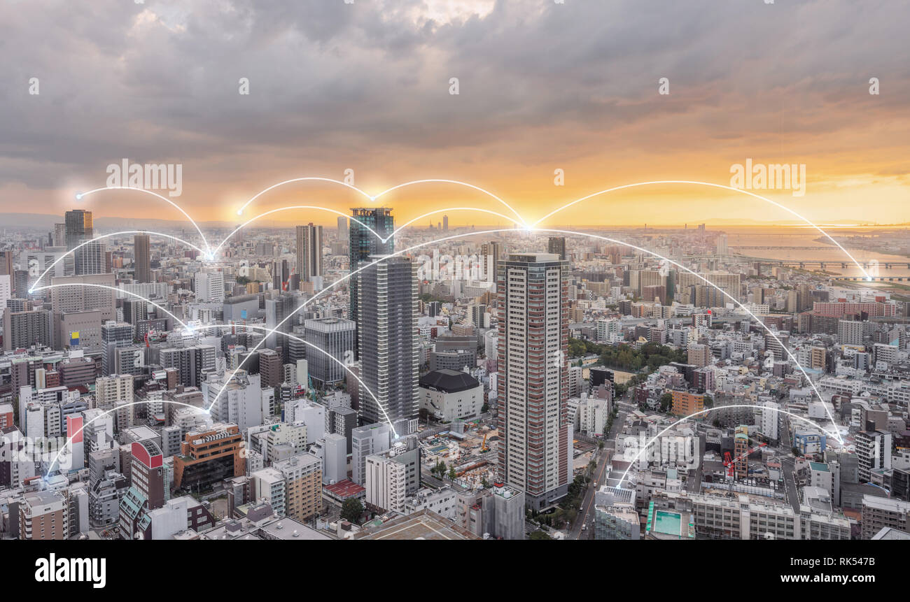 Netzwerk Anschlusstechnik in der Stadt, Stadt Osaka im Sonnenuntergang Stockfoto