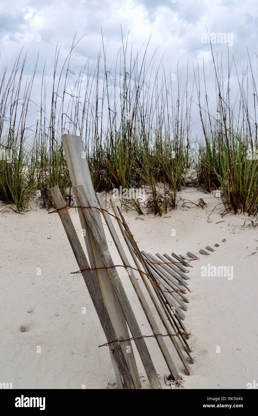 Gulf Shores Sanddünen und Zaun Stockfoto