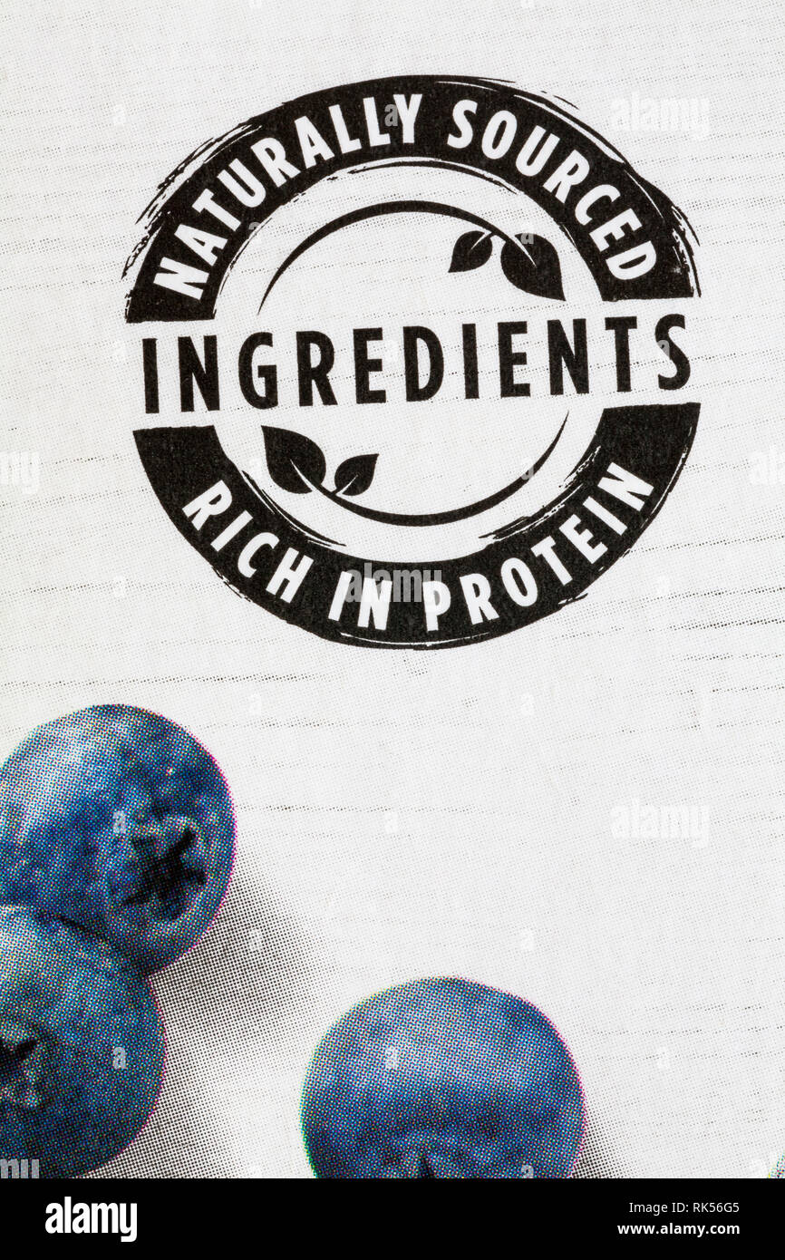 Natürlich Zutaten aus der Region, die reich an Protein - Detail auf Verpackungen für Liberte griechischen Stil Joghurt auf einer Schicht von blueberry Stockfoto
