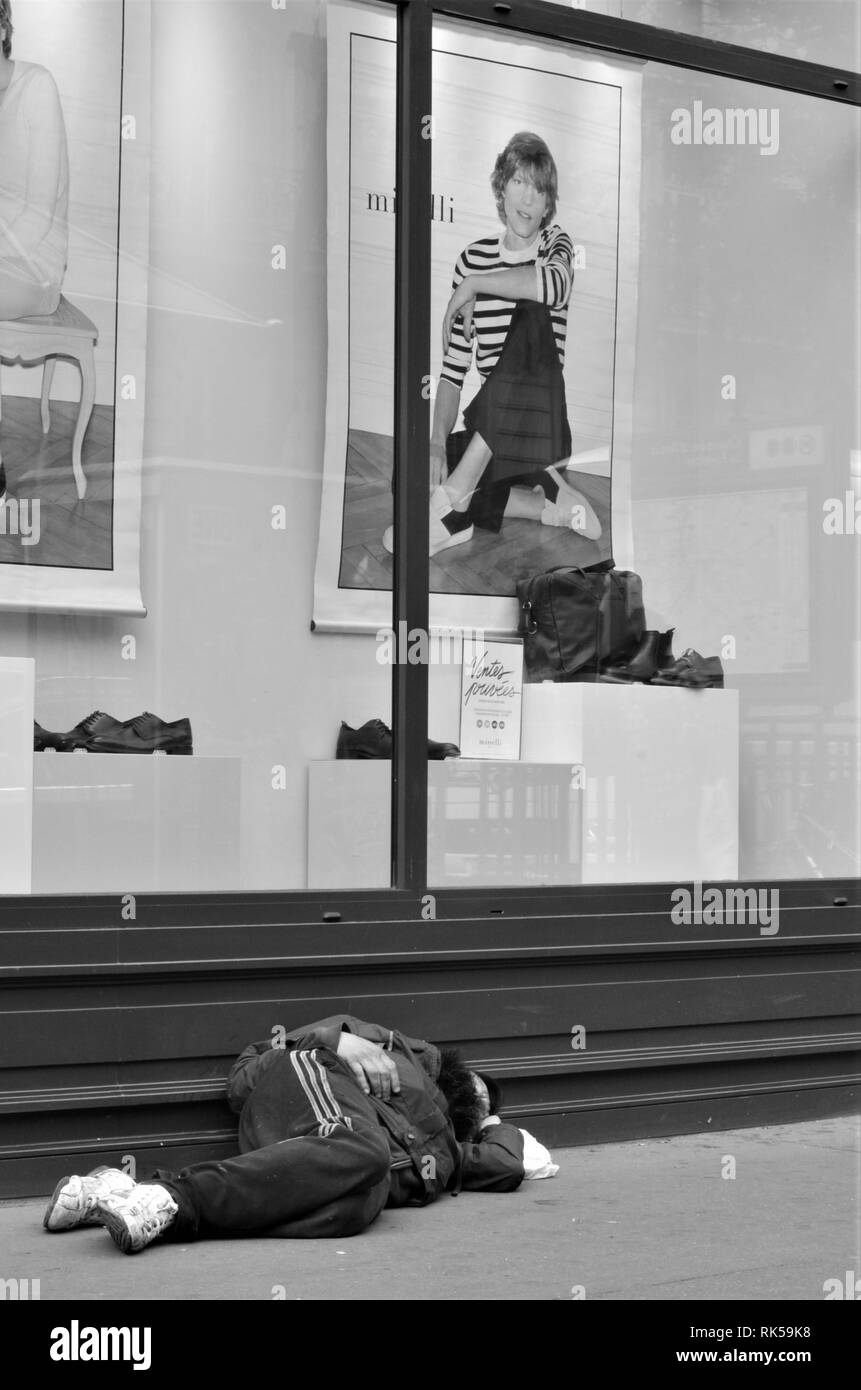 Rough sleeper in Paris Stockfoto