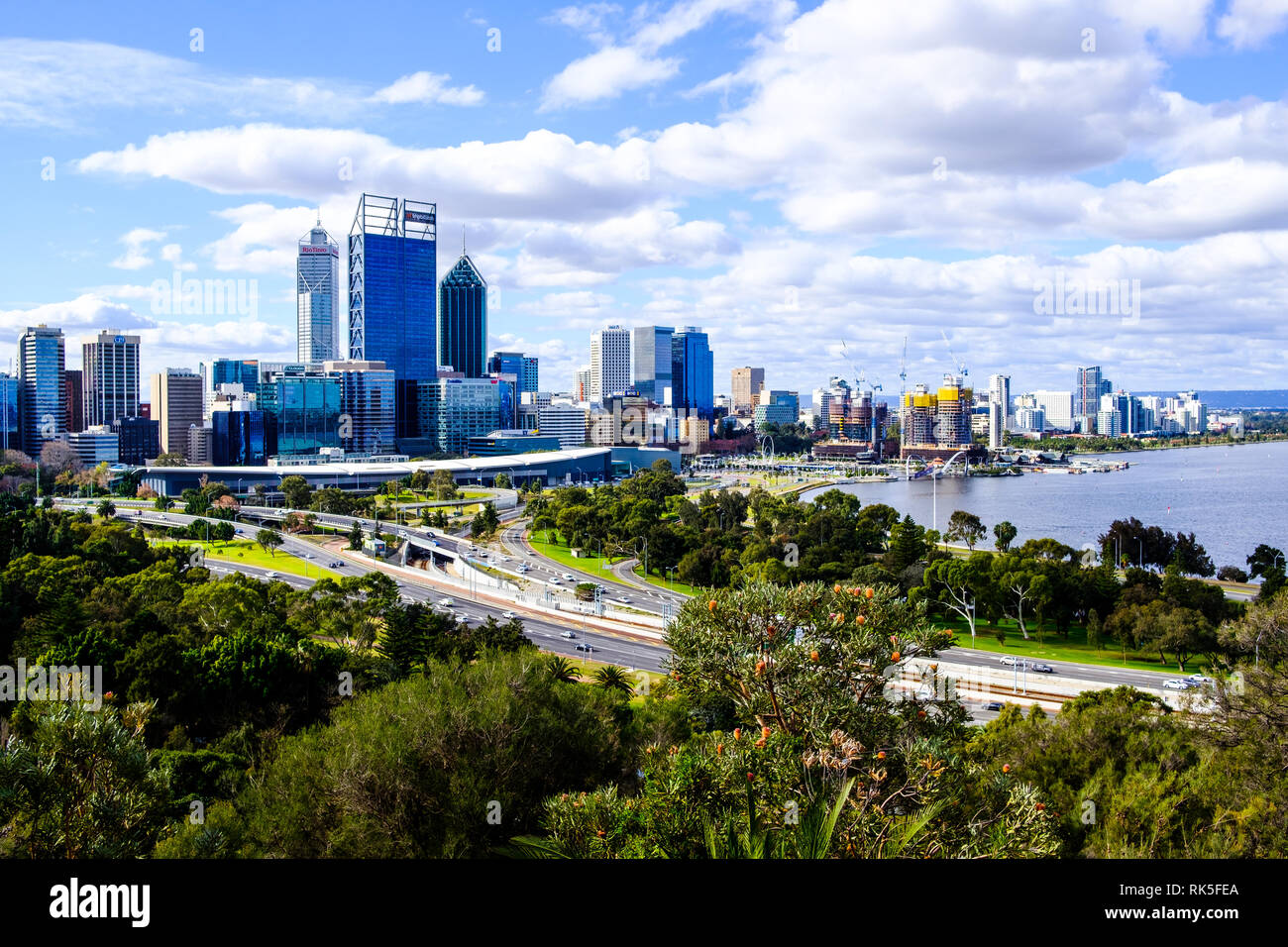 Perth CBD von King's Park, WA, Australien gesehen Stockfoto