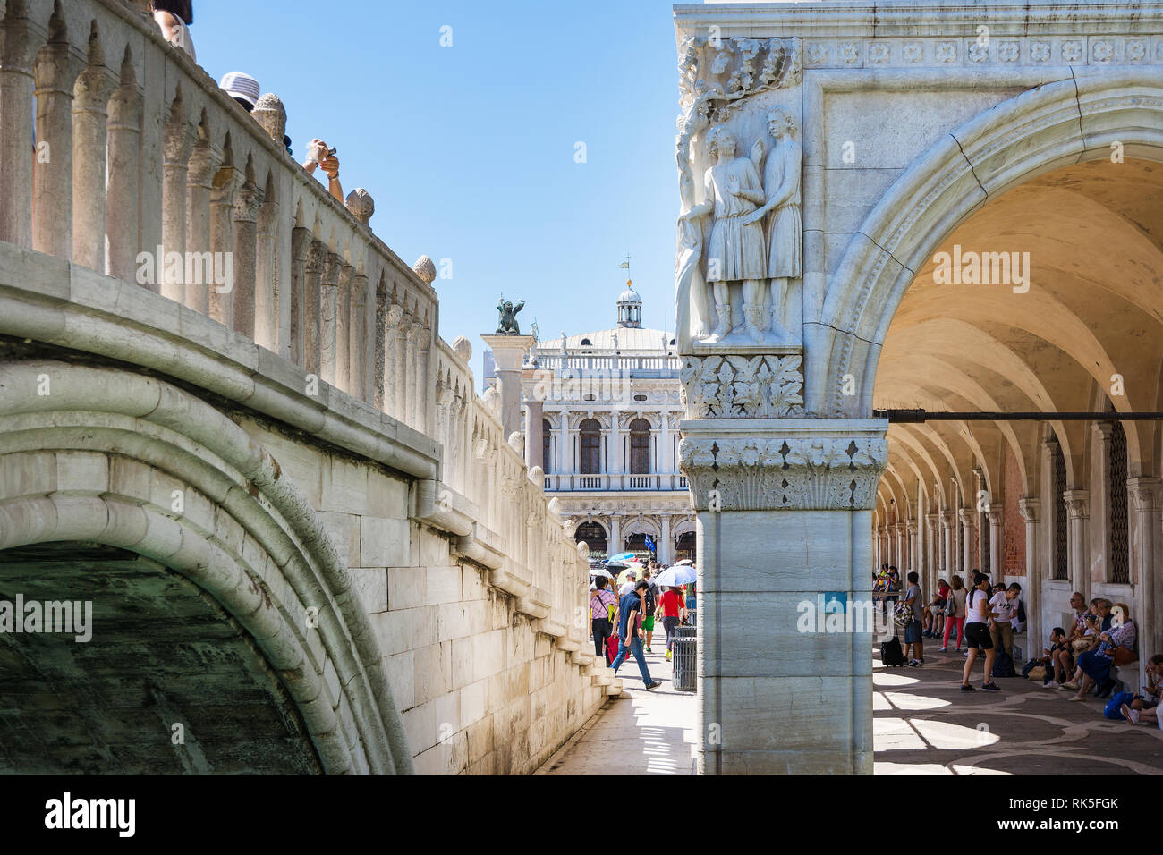 Venedig, Italien - August 17,2014: Touristen Venedig besuchen, der an einem sonnigen Tag. Stockfoto