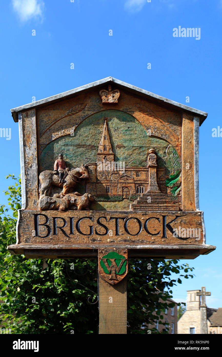 Ortsschild, Brigstock Dorf; Northamptonshire, England Stockfoto