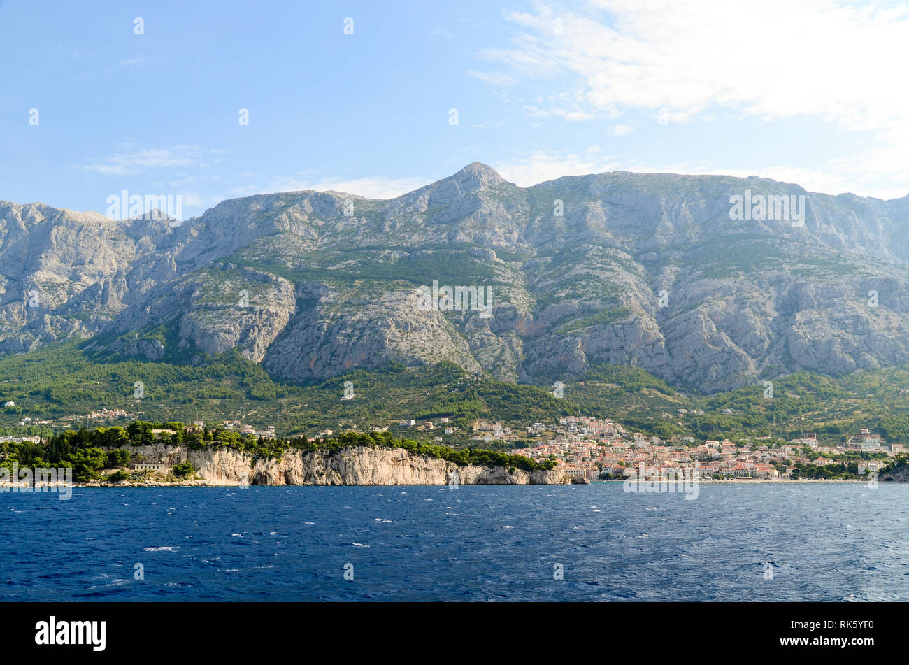 Steile Klippen und herrliche Natur an der Adriaküste, Kroatien Stockfoto