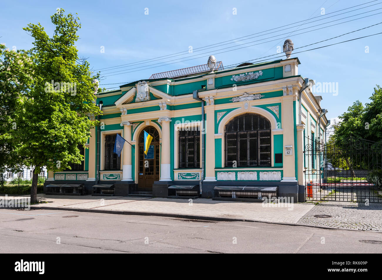 Kiew, Ukraine - 10. Mai 2015: Die Außenseite des alten Herrenhaus auf dem spasskaya Straße 12 (1912) im historischen Stadtteil Podil genannt (podol), Kiew Innenstadt. Stockfoto