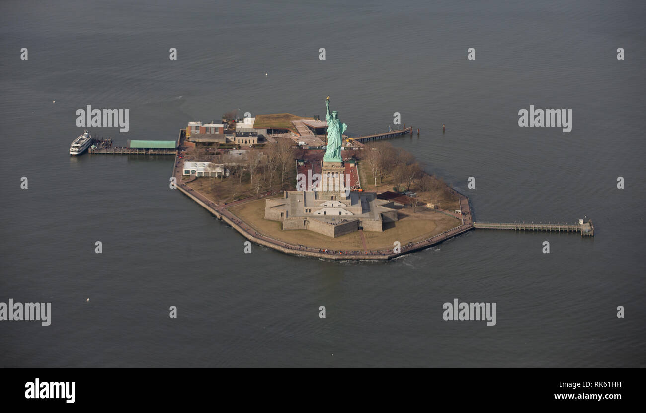 Luftaufnahme der Statue of Liberty National Monument, Ellis Island und Liberty Island New York, NY, USA, allgemeine Ansicht GV Stockfoto