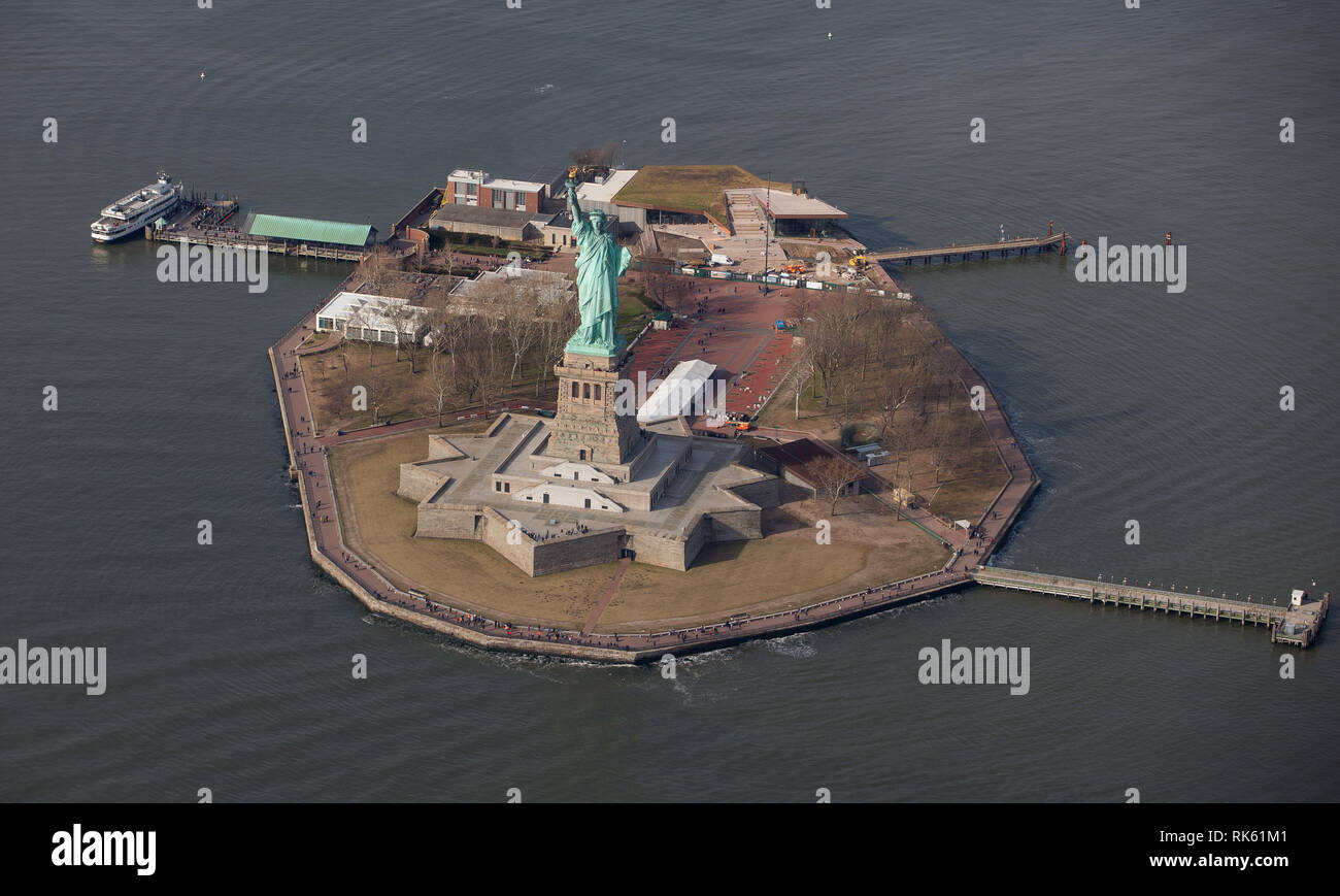 Luftaufnahme der Statue of Liberty National Monument, Ellis Island und Liberty Island New York, NY, USA, allgemeine Ansicht GV Stockfoto