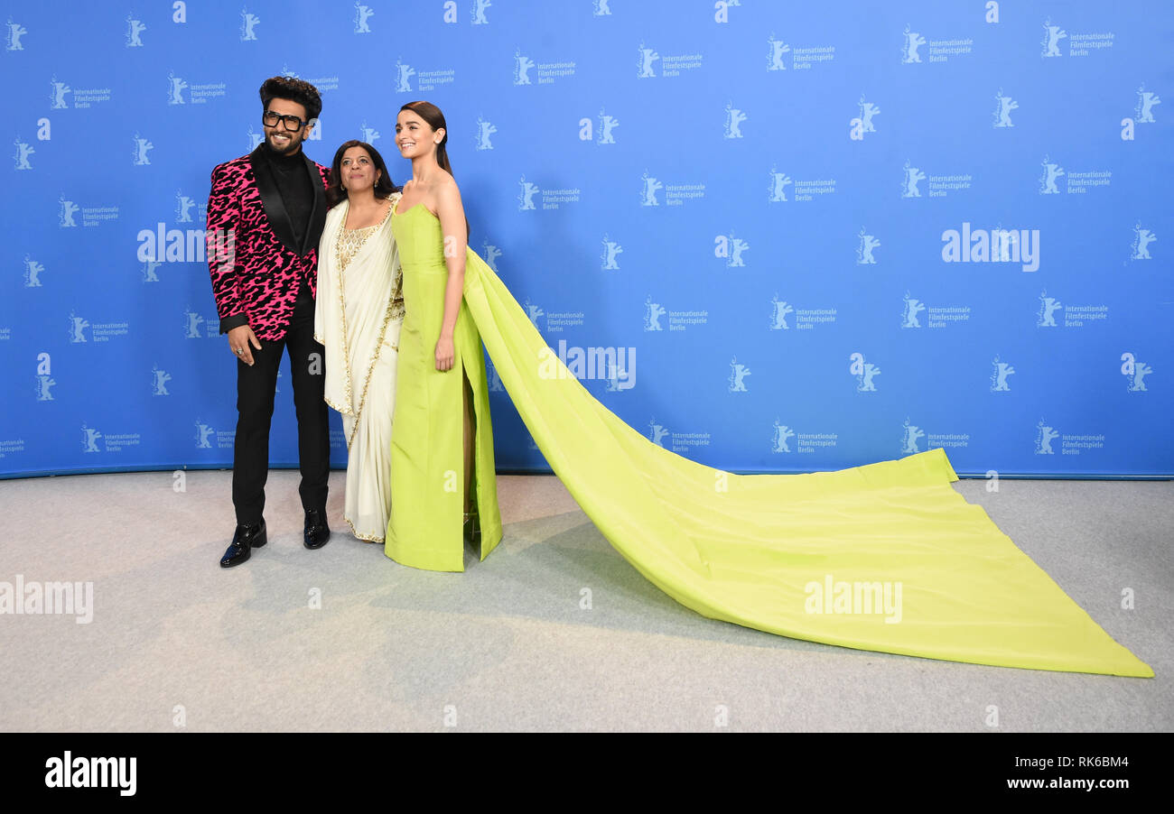 Berlin, Deutschland. 09 Feb, 2019. 69. Berlinale: Akteure Ranveer Singh (l) und anderem Bhatt (Indien) sowie Direktor Zoya Akhtar (M) während der Pressekonferenz des Films 'Gully Boy'. Der Film ist auf dem Internationalen Film Festival in der Kategorie "Berlinale Special" gezeigt. Credit: Gregor Fischer/dpa/Alamy leben Nachrichten Stockfoto