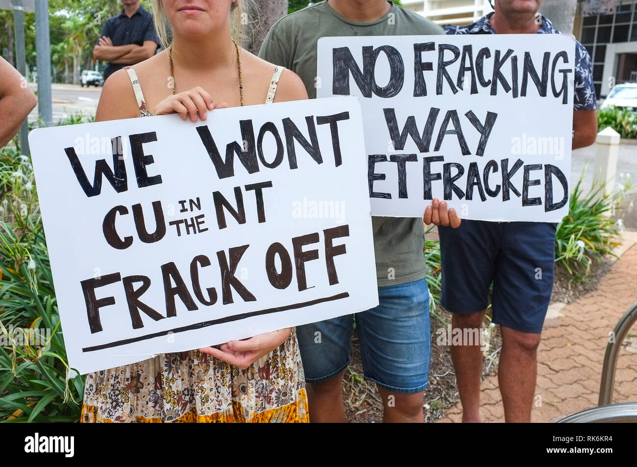 Darwin, Australien. 10. Februar, 2019. Anti fracking Protest vor dem Parlament - Kreditkarten: Regis Martin/Alamy leben Nachrichten Stockfoto