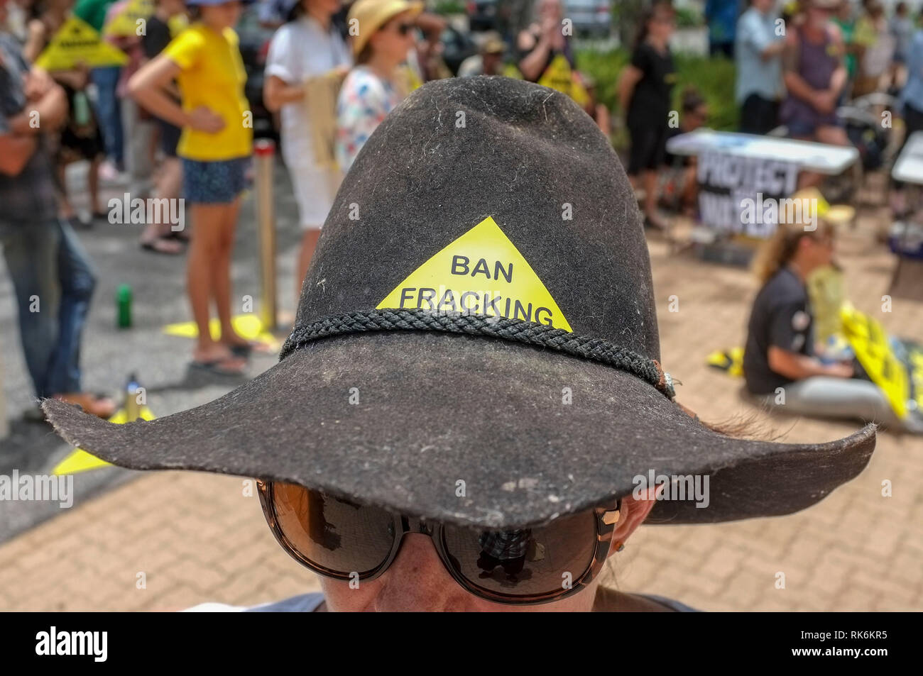 Darwin, Australien. 10. Februar, 2019. Anti fracking Protest vor dem Parlament - Kreditkarten: Regis Martin/Alamy leben Nachrichten Stockfoto