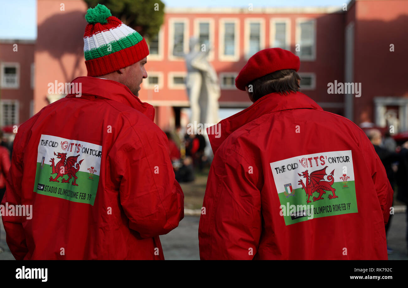 Wales Fans vor dem Guinness sechs Nationen Match im Stadio Olimpico, Rom. Stockfoto