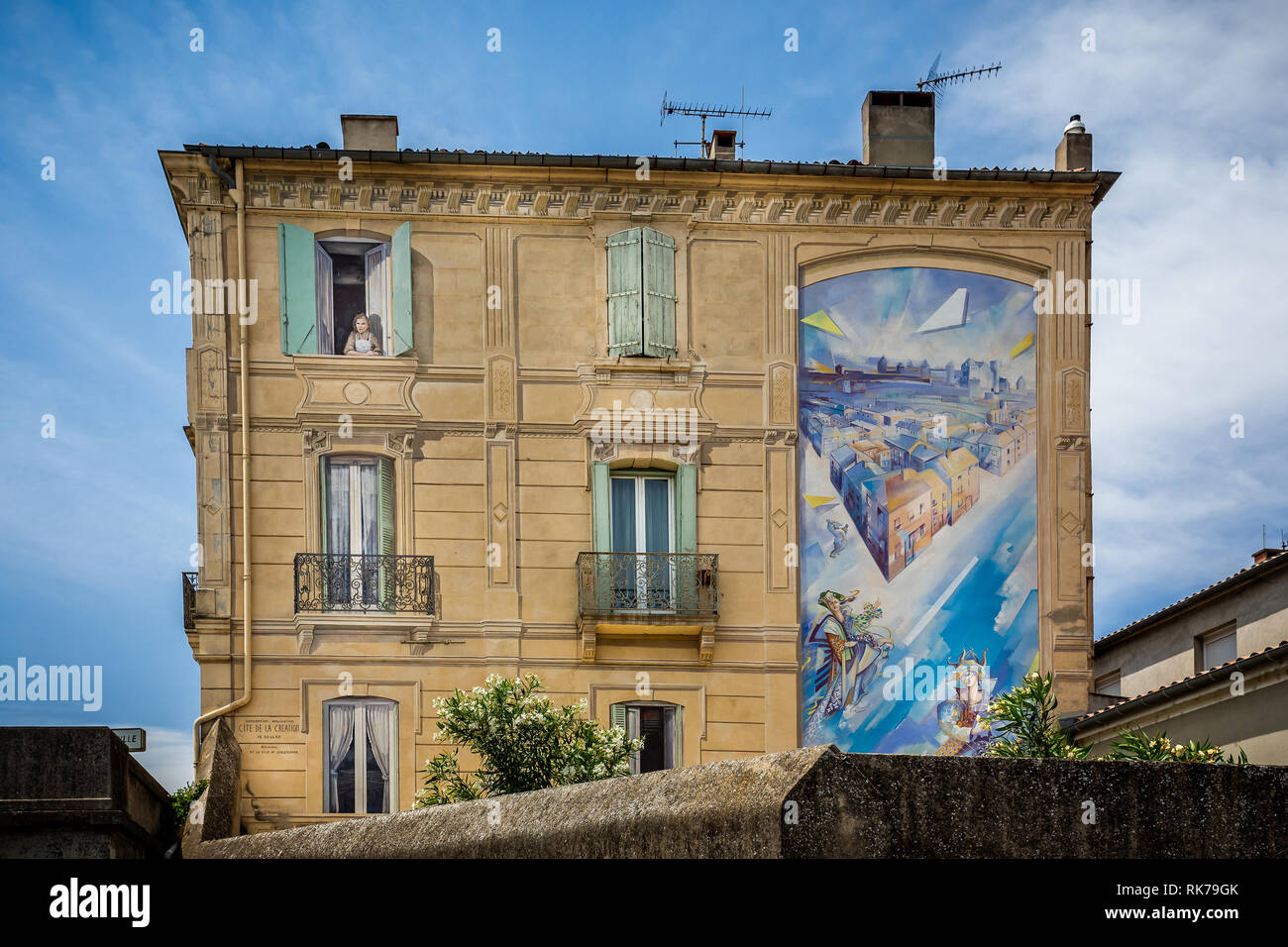 Wandmalereien - Trompe-l'oeil-berufskranheiten der reich verzierte Gebäude in Carcassonne, Aude, Frankreich Am 11. Juni 2015 Stockfoto