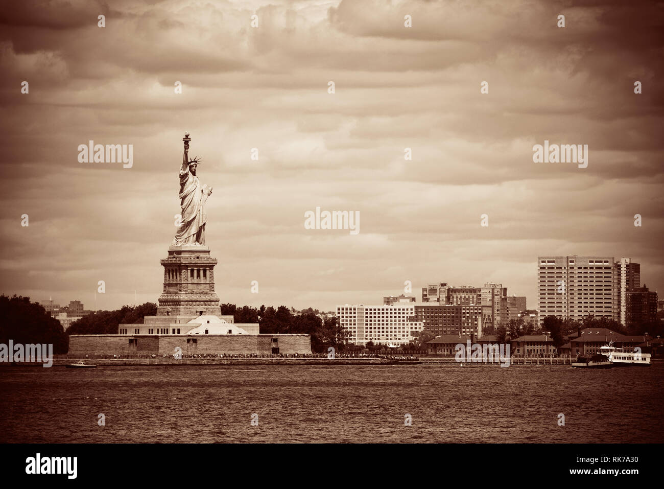 Freiheitsstatue im Hafen von New York City. Stockfoto