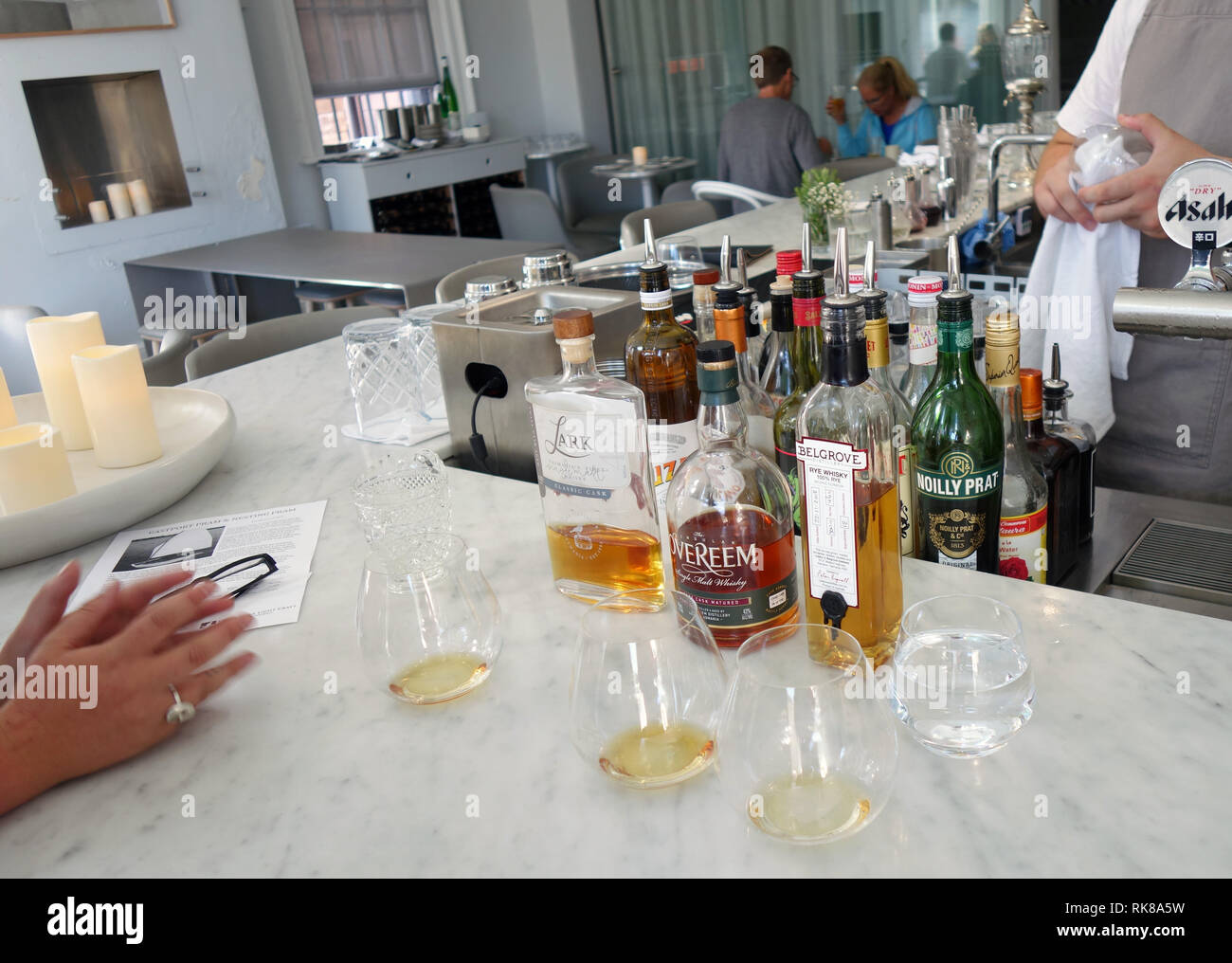 Auswahl des Tasmanischen - destillierte Whiskey bei Sud Polaire Antarktis Ginbrennerei, Hobart, Tasmanien, Australien, zur Verfügung. Keine PR oder MR. Stockfoto