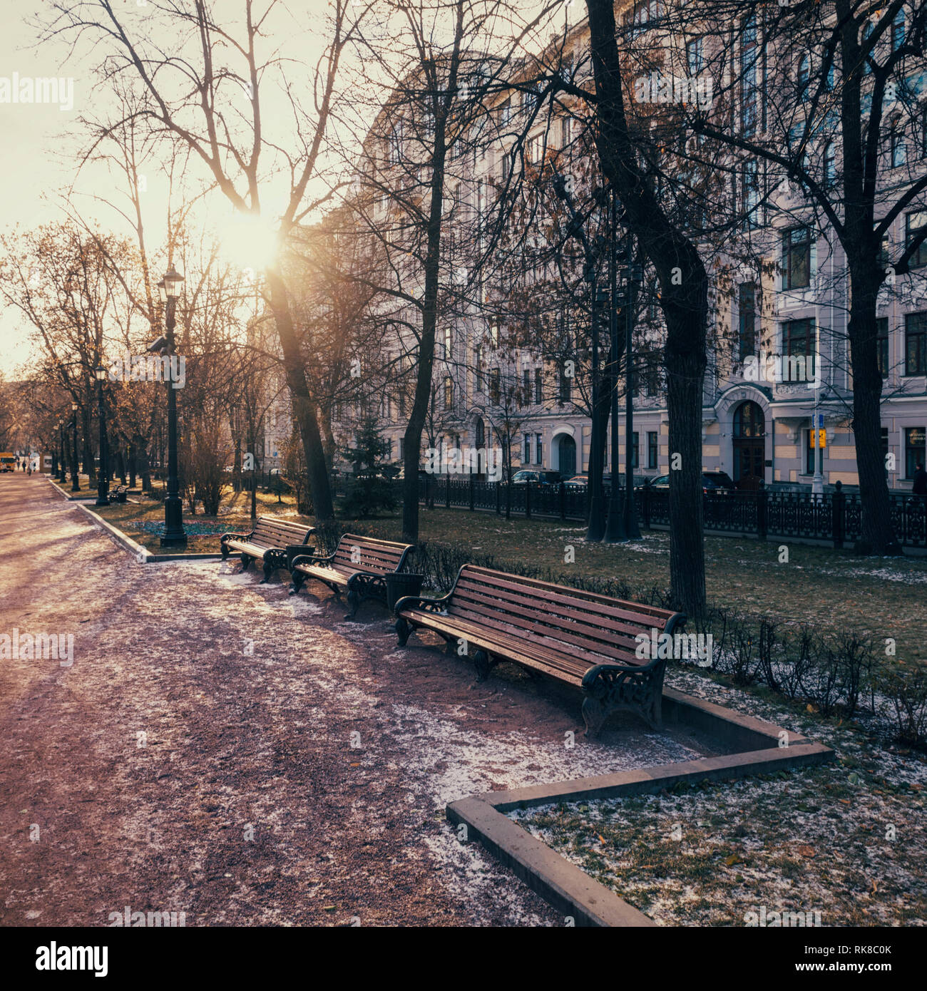 Gogol Boulevard - Walking Street im Zentrum von Moskau im frühen Winter an einem sonnigen Tag Stockfoto