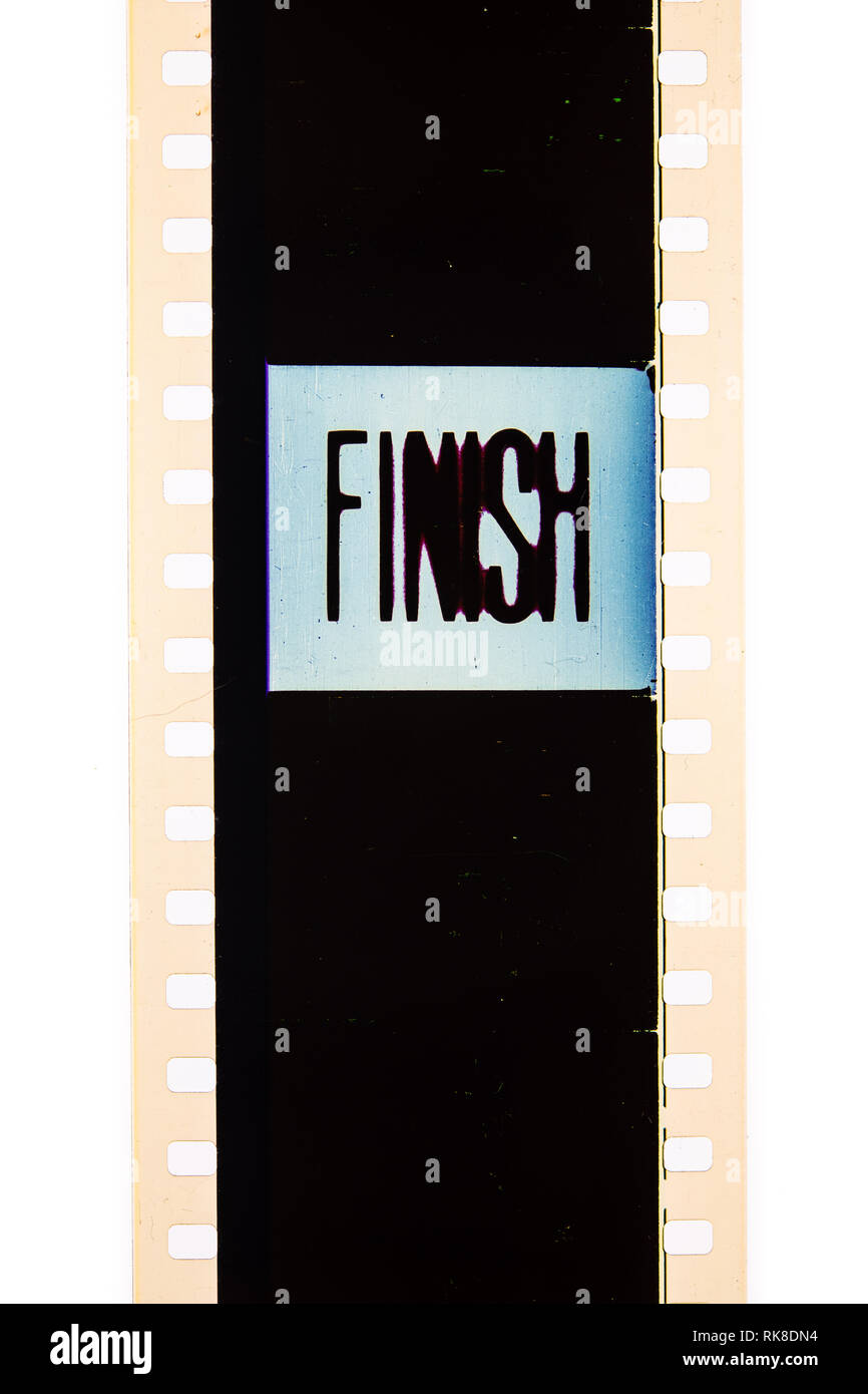 Extreme Nahaufnahme der 35mm Film Filmstreifen mit Finish Textnachricht auf Rahmen Stockfoto