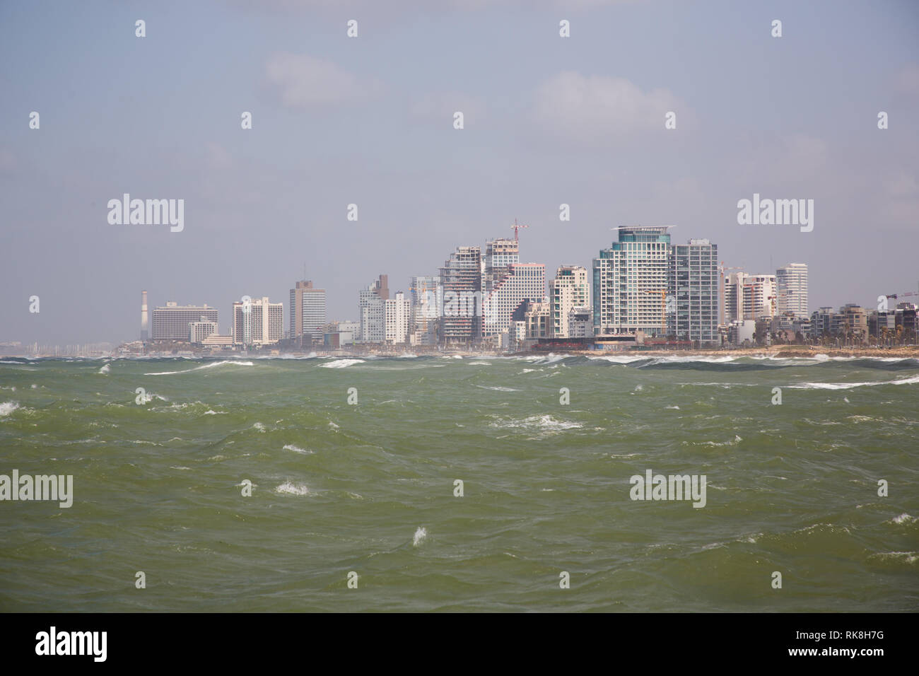 Blick auf Tel Aviv (Silicon Wadi) vom Meer Stockfoto