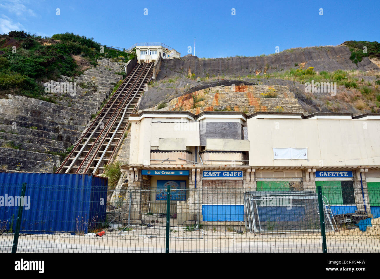 Die East Cliff Erdrutsch/Zusammenbruch, London, England, UK. Die East Cliff Lift war ein Edwardianisches Standseilbahn im Jahr 1908 erbaut. Stockfoto