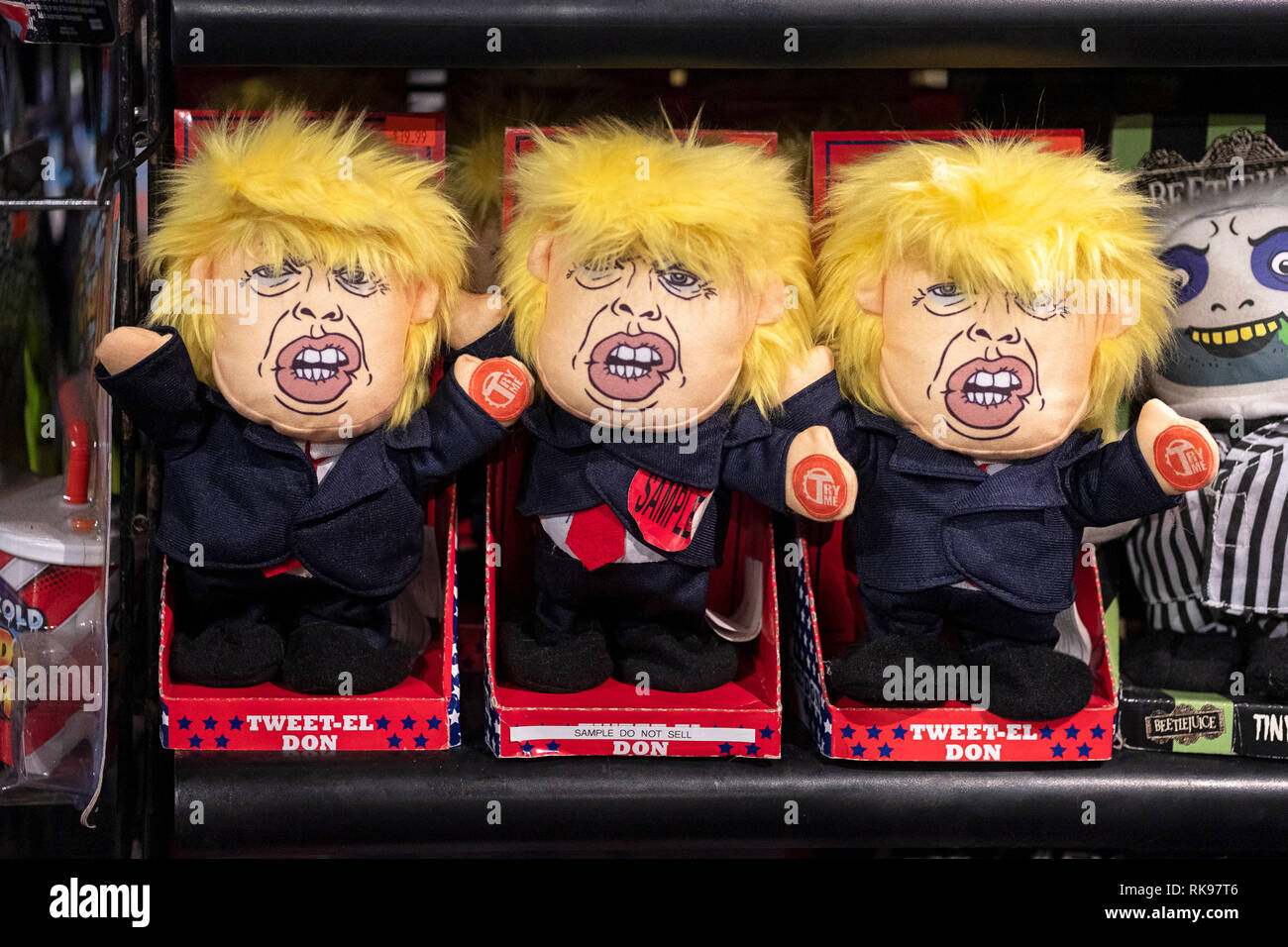 TWEET-EL DON Tiny Terror Puppen zum Verkauf an ein Kostüm Shop am Broadway in Greenwich Village, Manhattan, New York City Stockfoto