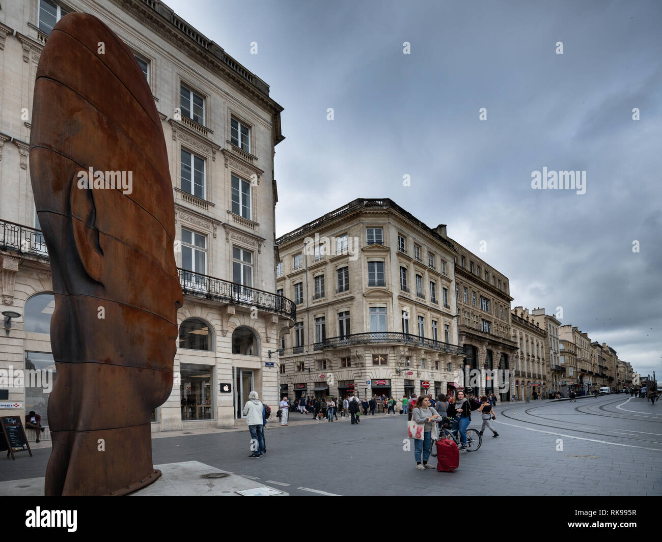 Sanna Skulptur von Jaune Plensa, Place de la Comedie, Bordeaux, Gironde, Aquitanien, Frankreich Stockfoto