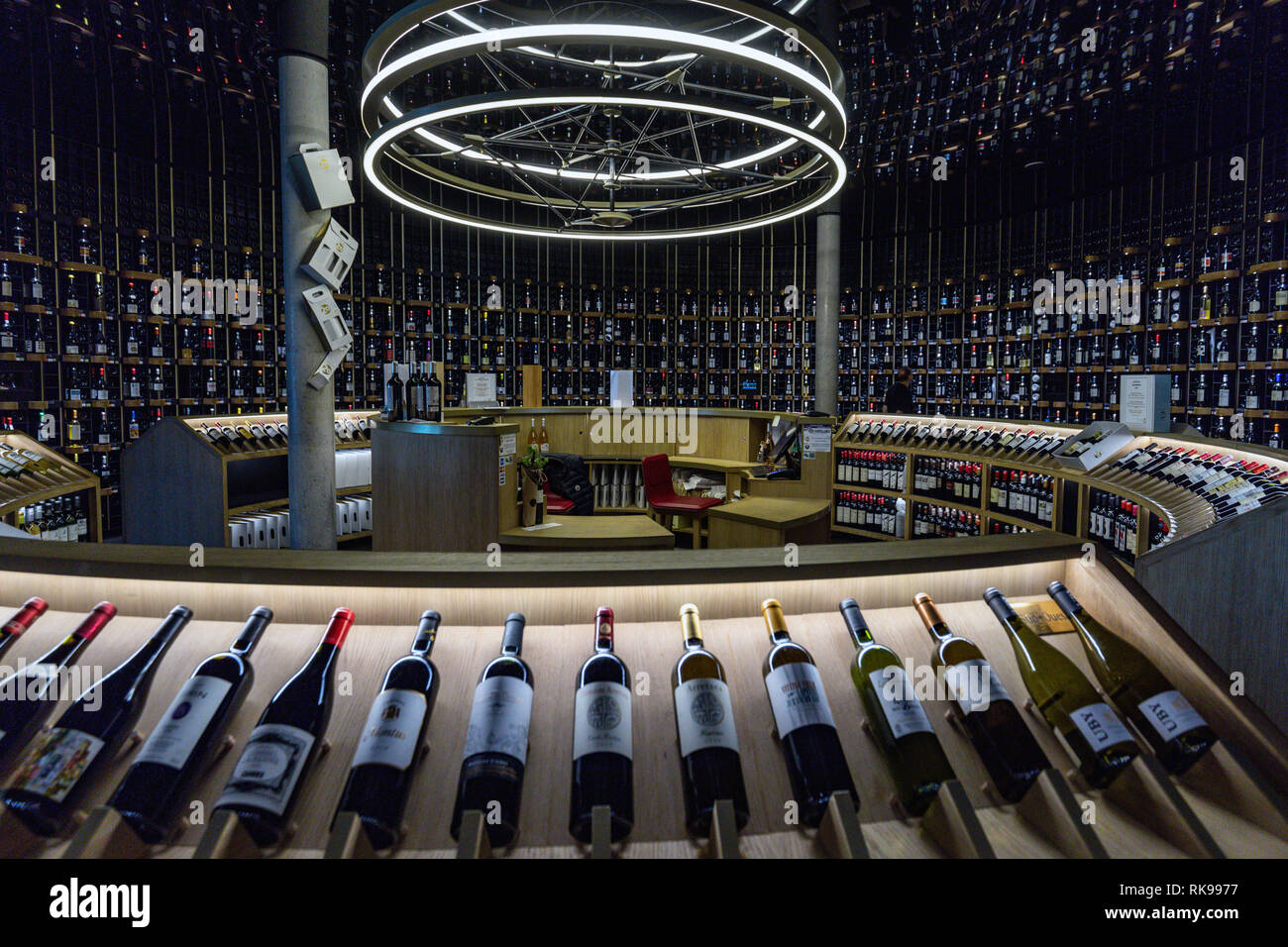 Wein Shop im La Cité du Vin, der Stadt Wein, Wein House Museum, Bordeaux, Aquitaine, Frankreich Stockfoto