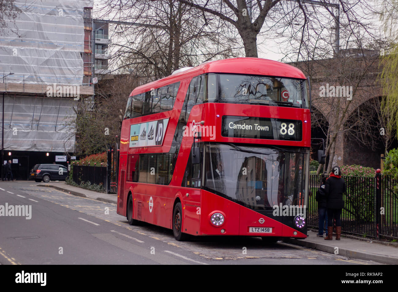 Camden Town Bus parkte, London. Stockfoto