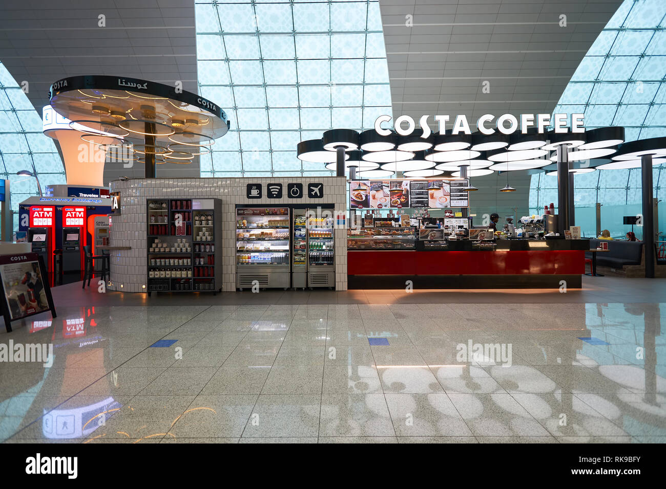 DUBAI, VAE - MÄRZ 09, 2016: Costa Coffee am Dubai International Airport. Costa Coffee ist eine britische multinationale Kaffeehaus unternehmen. Es ist die Secon Stockfoto