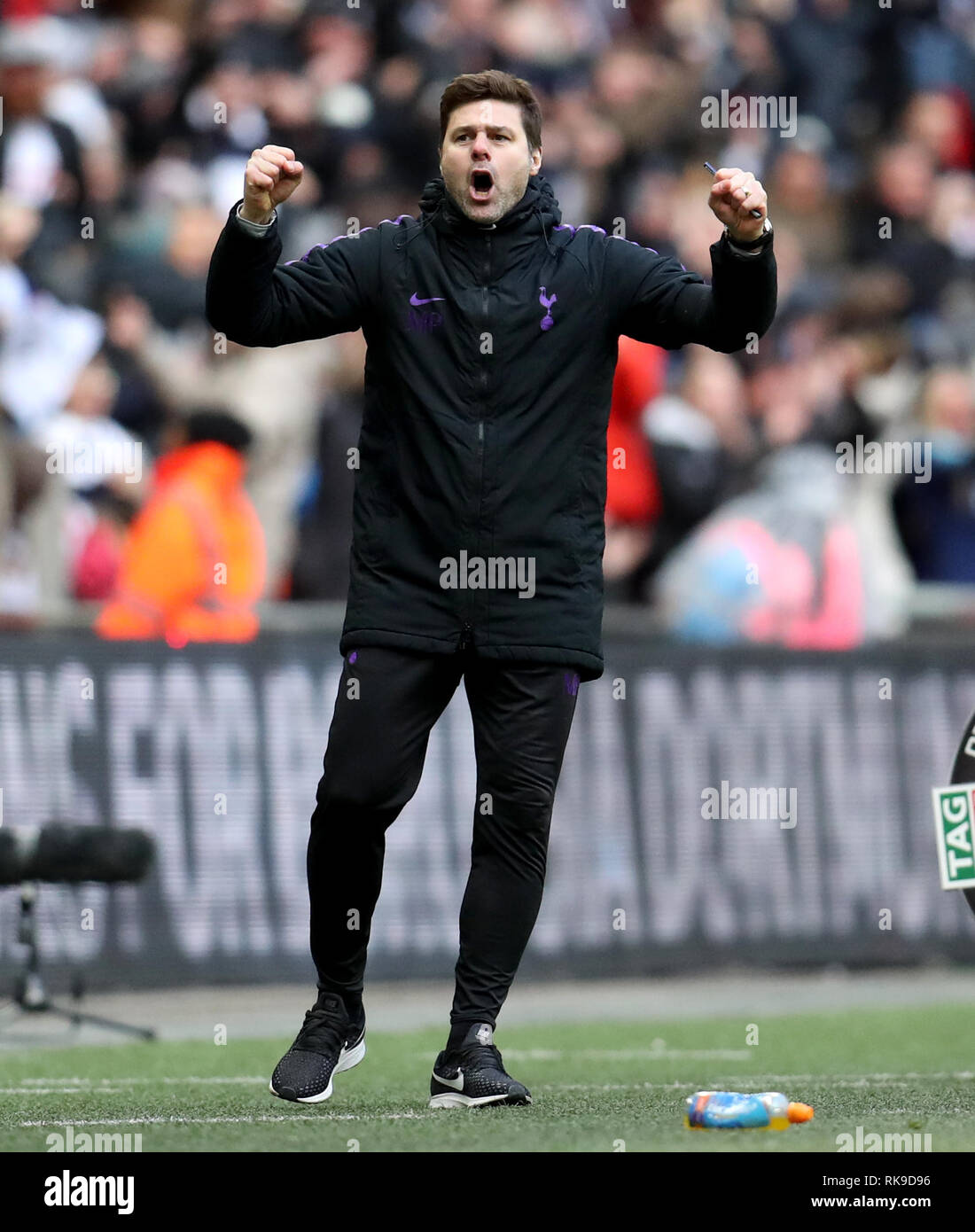 Tottenham Hotspur Manager Mauricio Pochettino feiert nach seiner Seite Ergebnis Sie 3-1 während der Premier League Match im Wembley Stadion, London zu setzen. Stockfoto