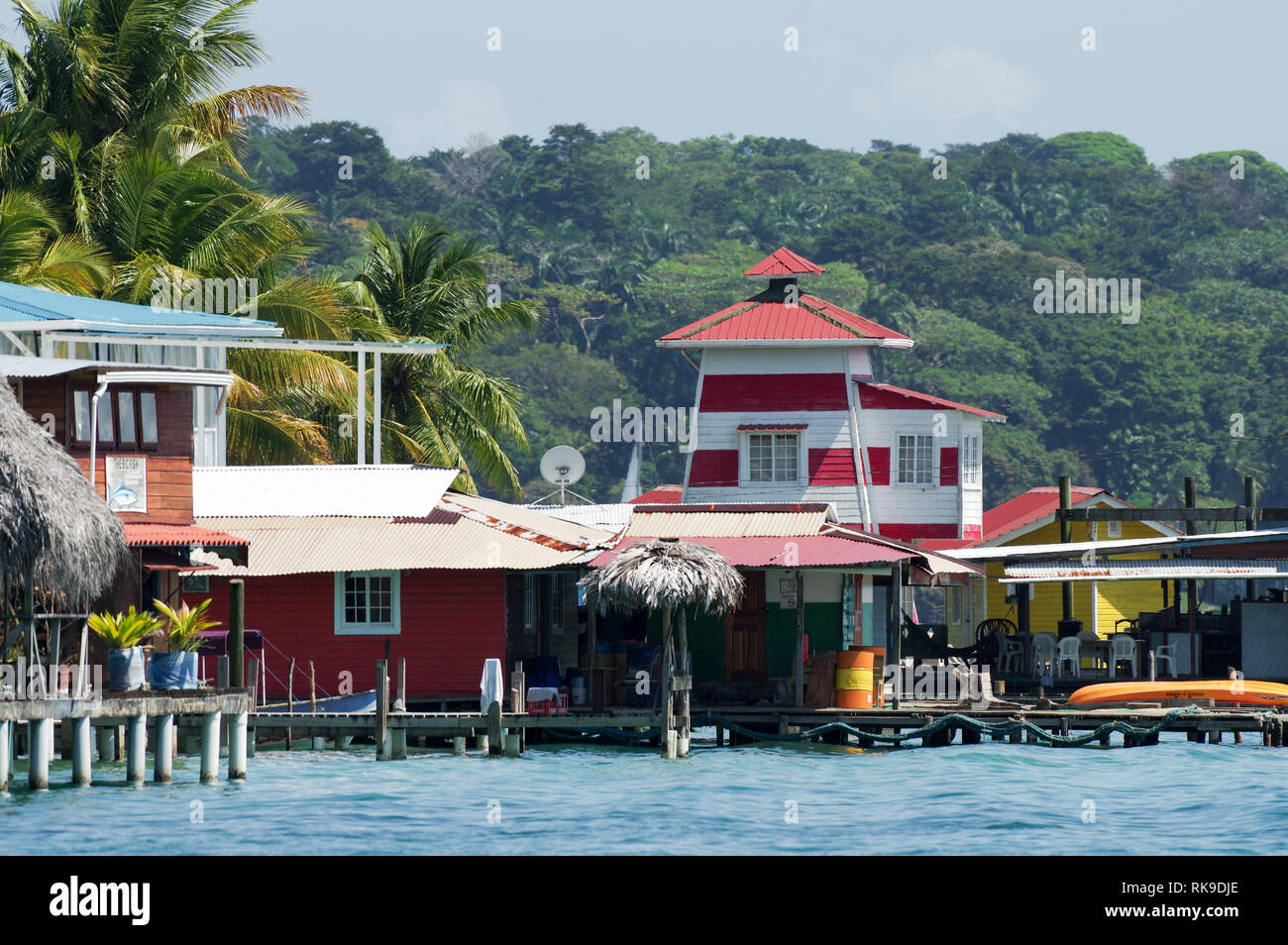 Blick auf ei Faro del Calibri Hotel auf carenero Insel im Archipel Bocas del Toro, Panama Stockfoto