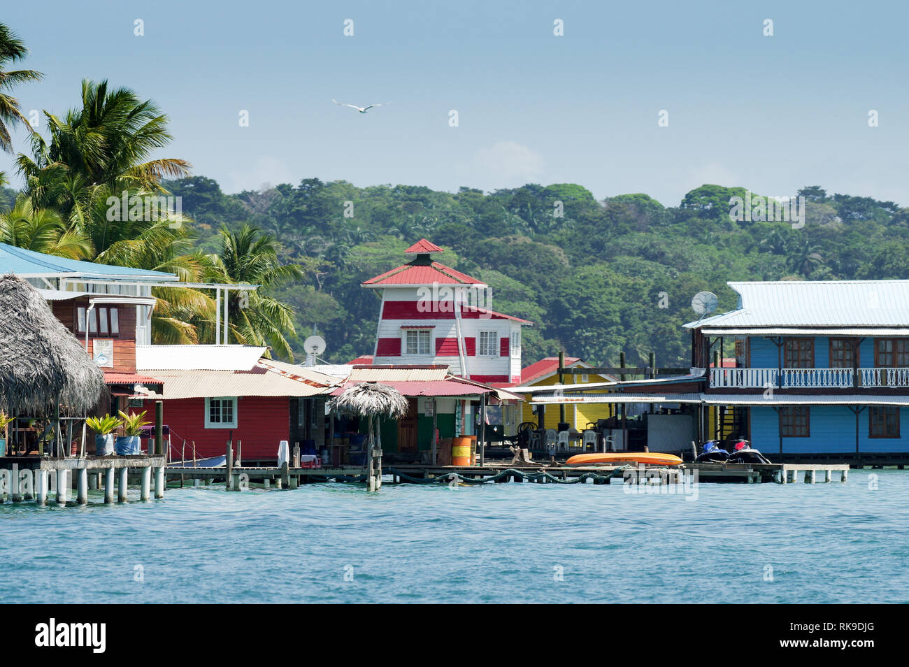 Blick auf ei Faro del Calibri Hotel auf carenero Insel im Archipel Bocas del Toro, Panama Stockfoto