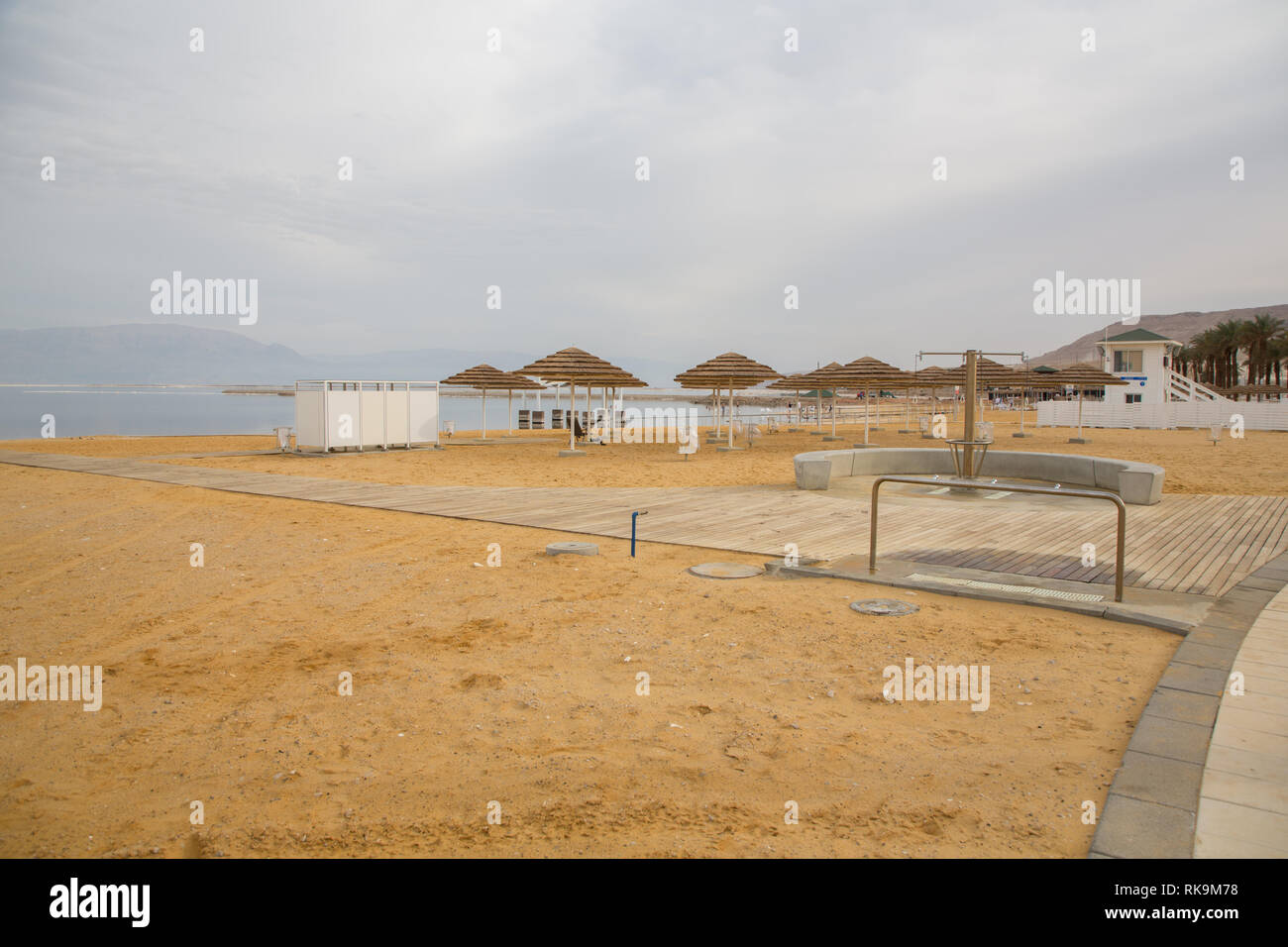 Meer (Strand) Resort in der Nähe von Ein Gedi am Toten Meer in Israel, kurz vor Sonnenuntergang Stockfoto