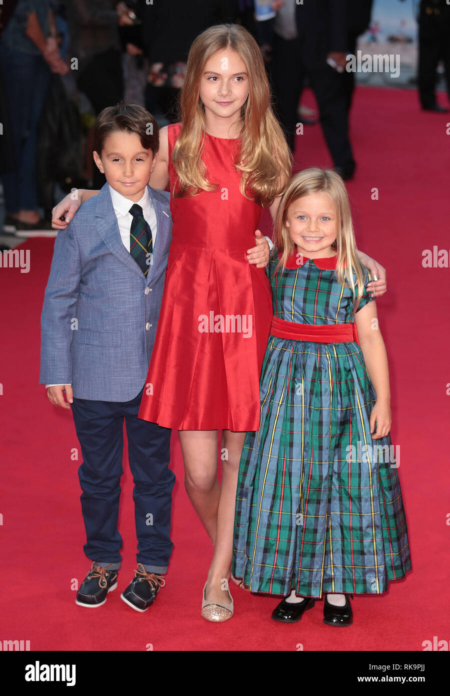 22-09-14: 'Was Wir haben in unserem Urlaub" - Weltpremiere, Bobby Smalldridge, Emelia Jones und Harriet Turnball ankommen Stockfoto