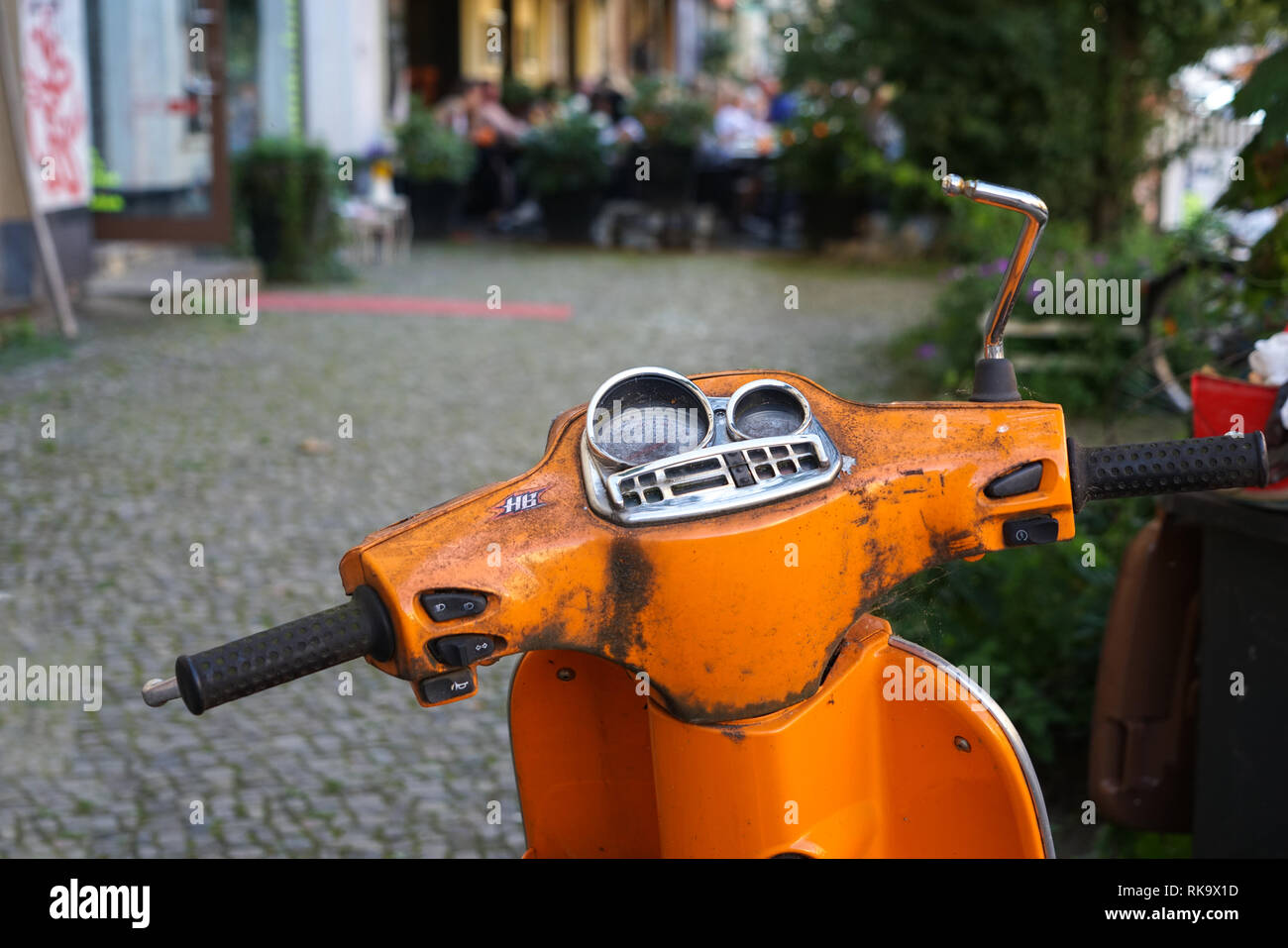 Berlin Prenzlauer Berg Kastanienallee altes Fahrzeug Vespa Oldtimer Stockfoto