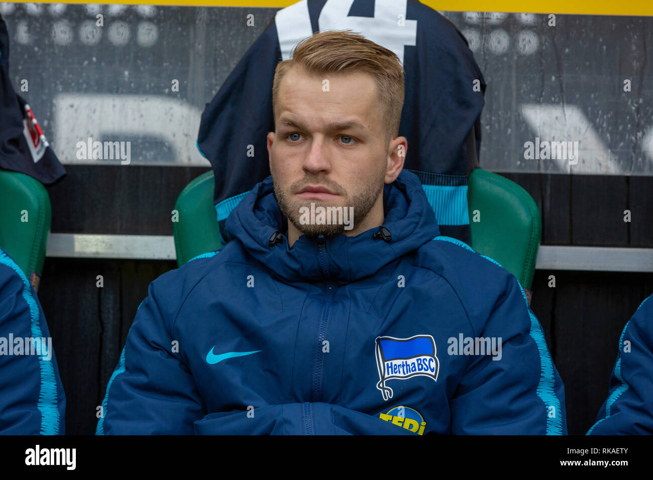 Sport, Fußball, Bundesliga, 2018/2019, Borussia Mönchengladbach vs Hertha BSC Berlin 0-3, Stadion Borussia Park, Spieler Sitzbank, Pascal Koepke (Hertha), DFL-Bestimmungen verbieten die Verwendung von Fotografien als BILDSEQUENZEN UND/ODER QUASI-VIDEO Stockfoto