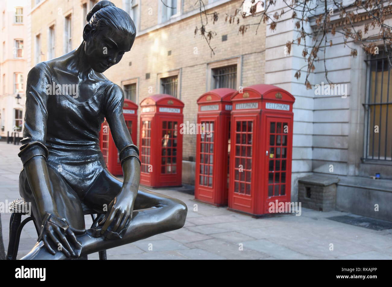 Junge Tänzerin Statue von Enzo Plazzotta, breit Hof, Covent Garden, London, UK Stockfoto