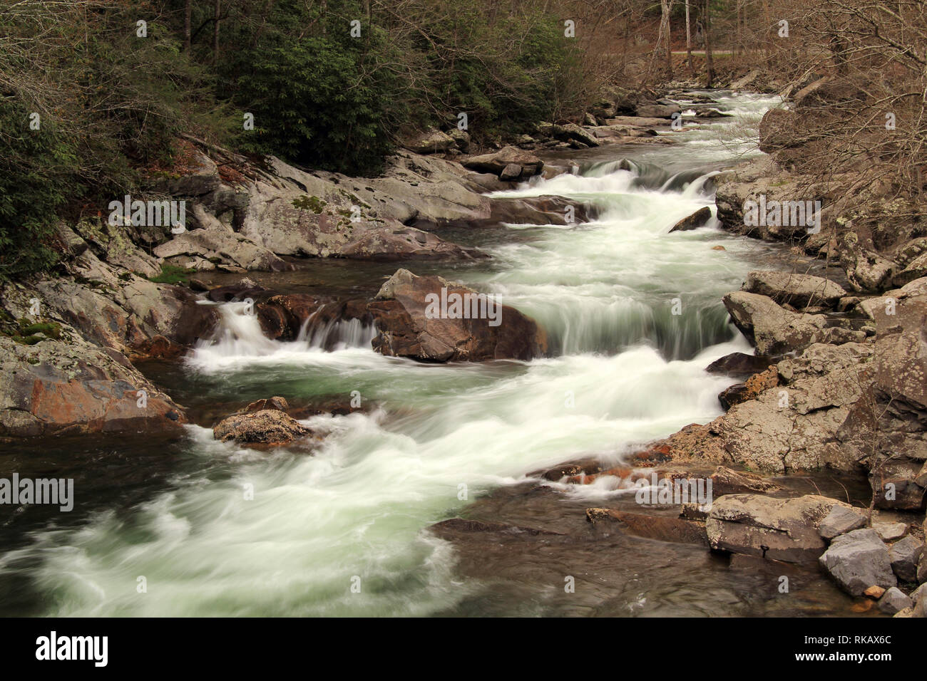 Teilweise befindet sich in Great Smokey Mountains National Park, der kleine Fluss bietet einige der schönsten Landschaft im Südosten der Vereinigten Staaten Stockfoto