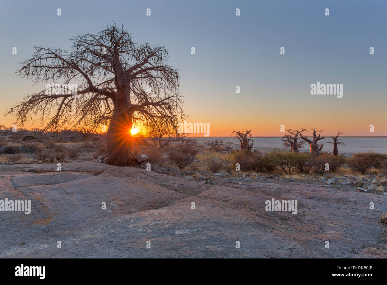 Sonnenuntergang bei Kubu Insel Stockfoto