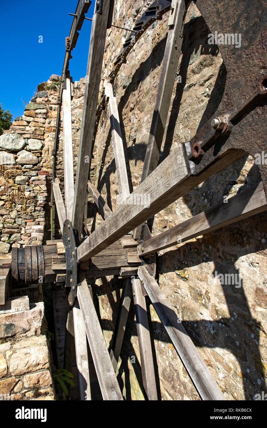 Die Ihn die Mühle an der alten Wassermühle errichtet auf Alderney. Stockfoto