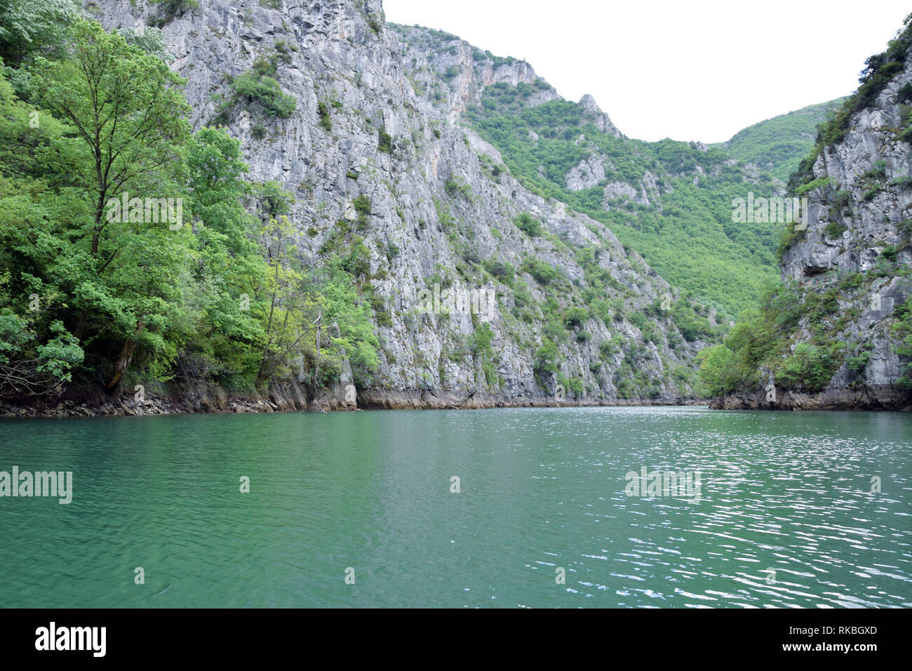 Matka See in Matka Canyon. Touristische Attraktion in der Nähe von Skopje, Mazedonien. Stockfoto